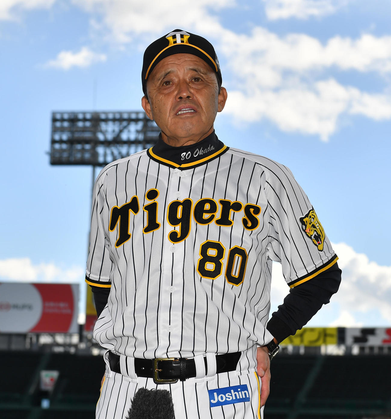 秋季練習初日を終え会見を行う阪神岡田監督（撮影・清水貴仁）