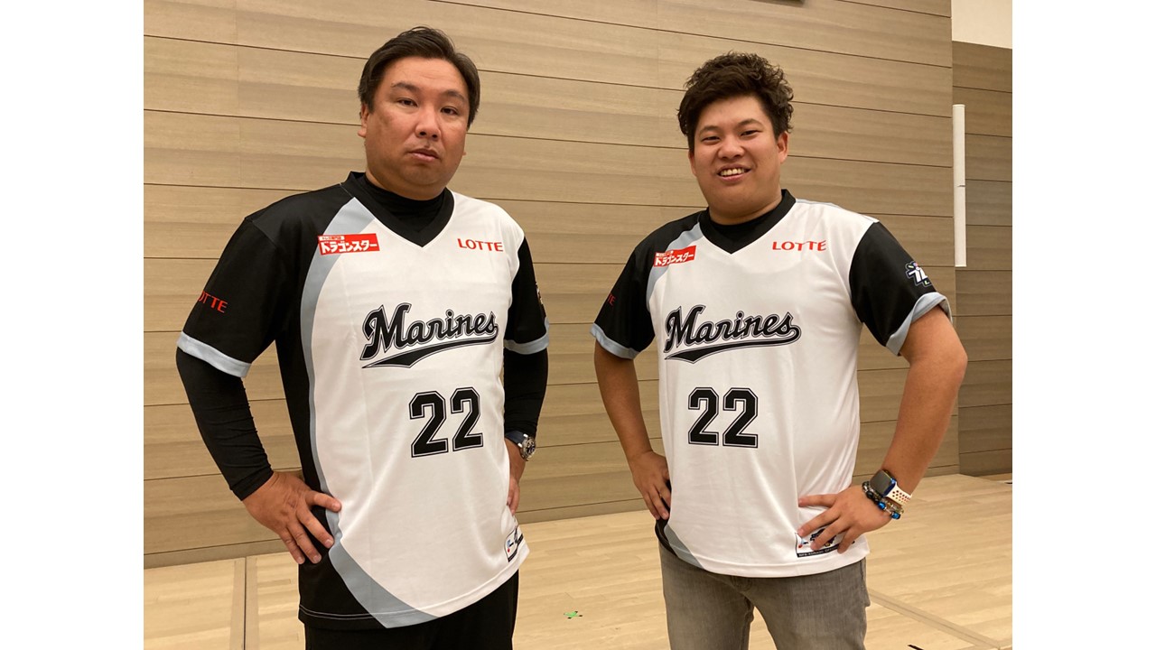 ロッテは「eBASEBALLプロスピAリーグ2022シーズン」のマリーンズ代表選手が決定したと発表。監督は里崎智也氏（左）（写真は球団提供）