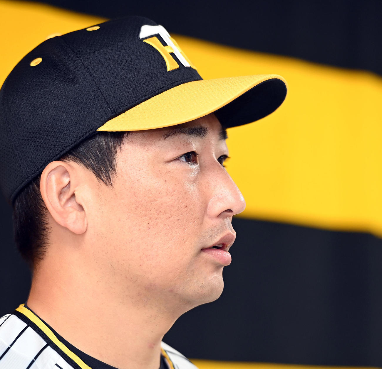 FA宣言しての阪神残留が決まり会見する岩崎（代表撮影）