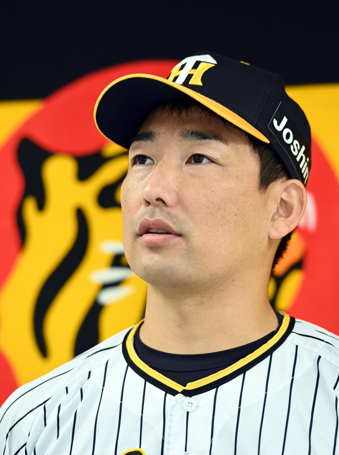FA宣言しての阪神残留が決まり会見する岩崎（代表撮影）
