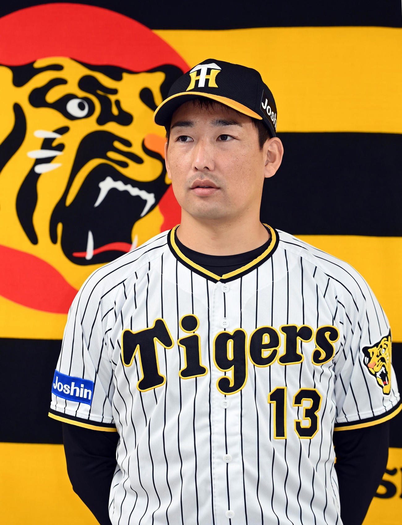 FA宣言しての阪神残留が決まり会見する岩崎（代表撮影）