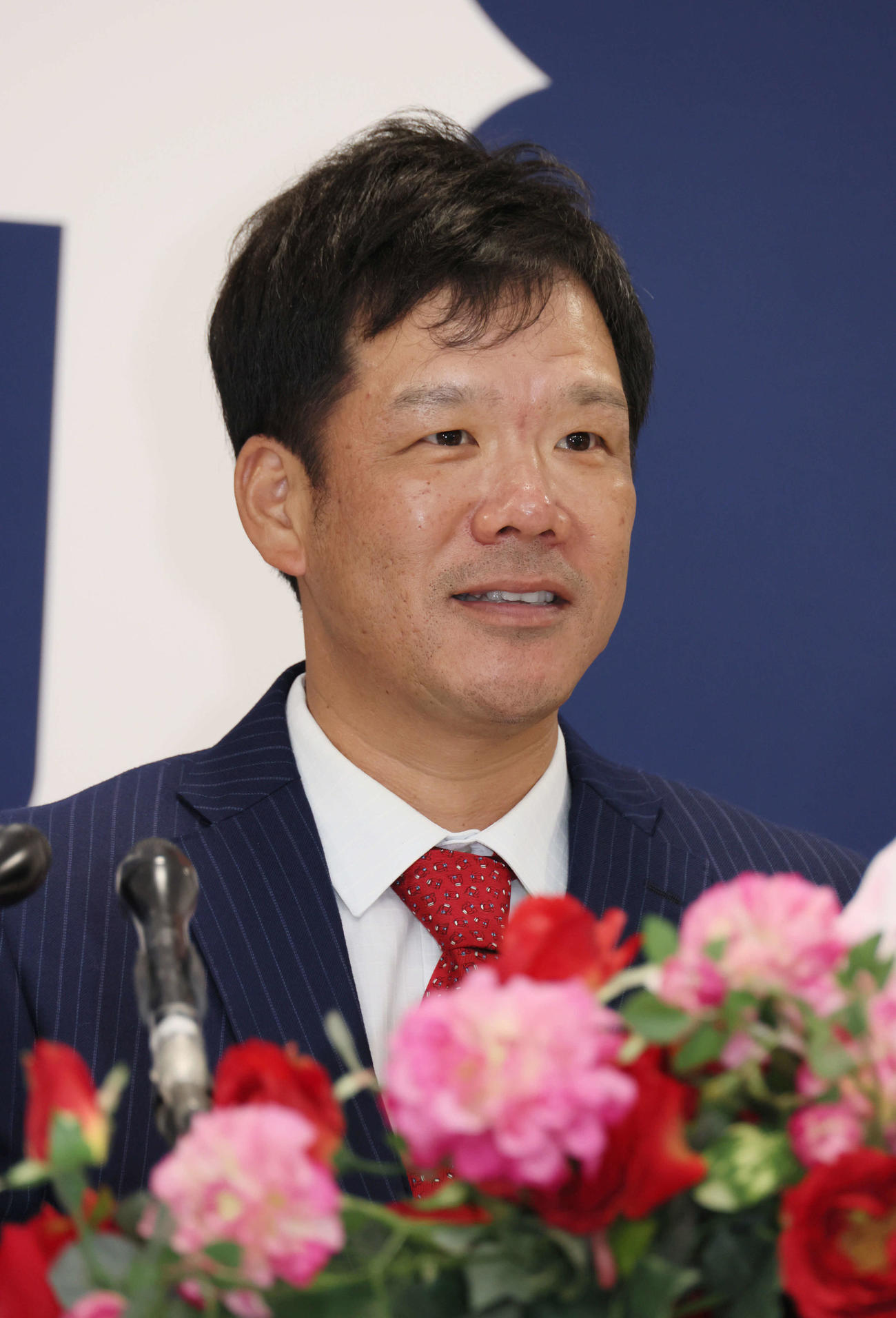 広島のヘッドコーチへの就任が決まり、会見する藤井彰人氏（撮影・加藤孝規）