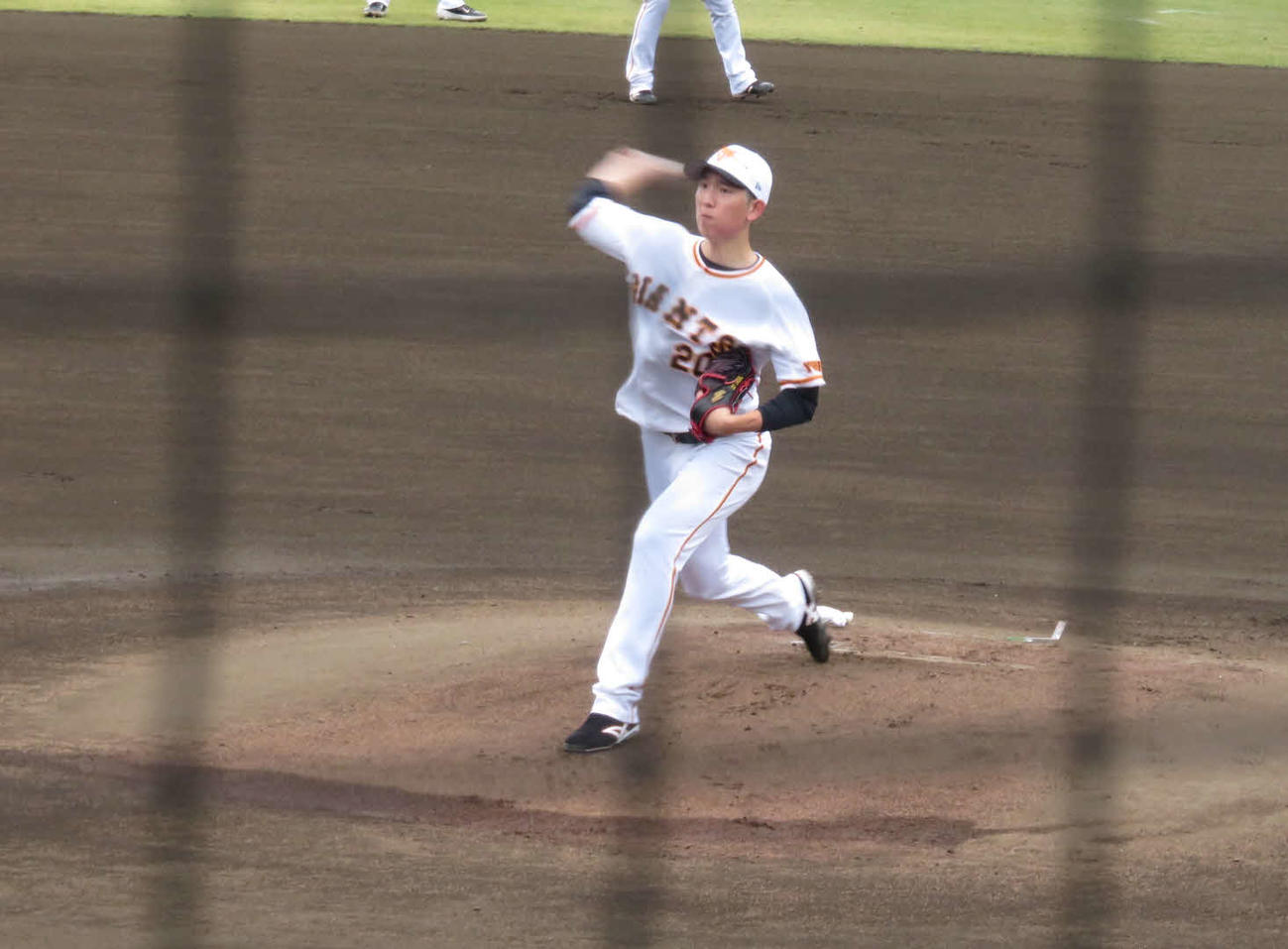 秋季練習でシート打撃に登板した巨人戸郷（撮影・小早川宗一郎）