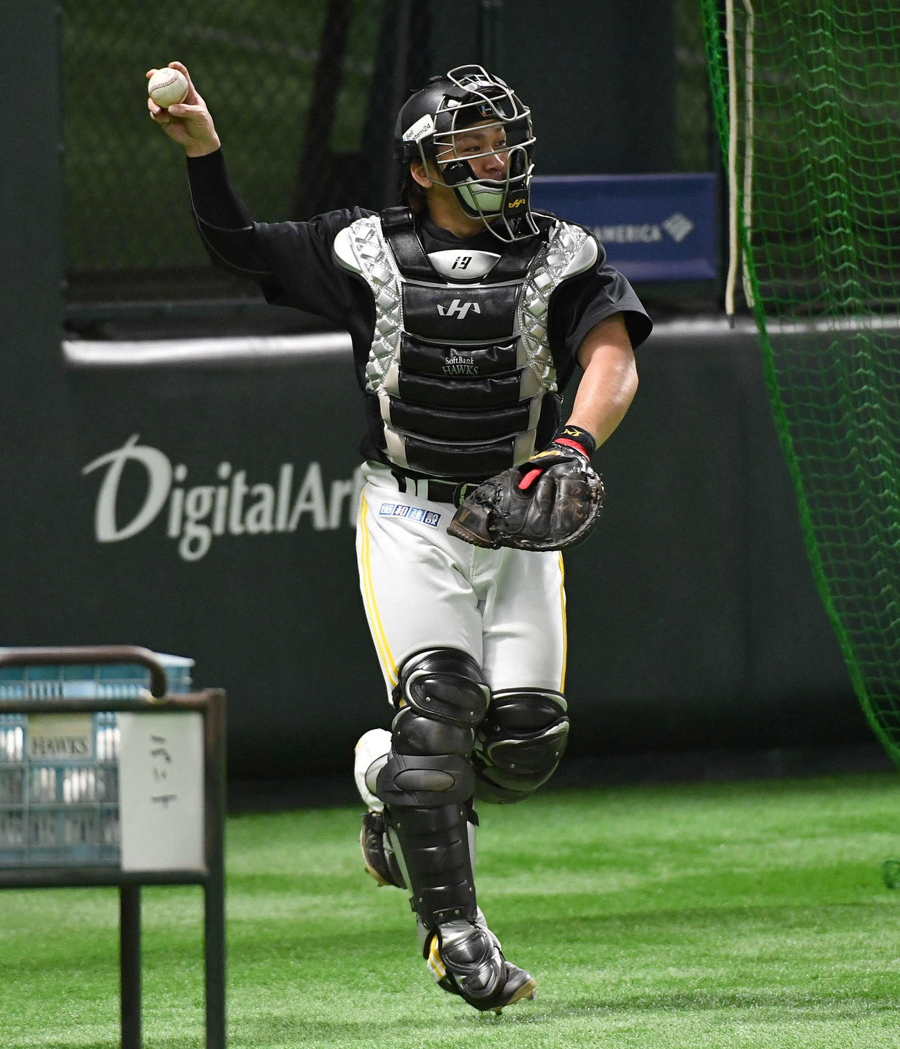 守備練習を行う甲斐（撮影・岩下翔太）