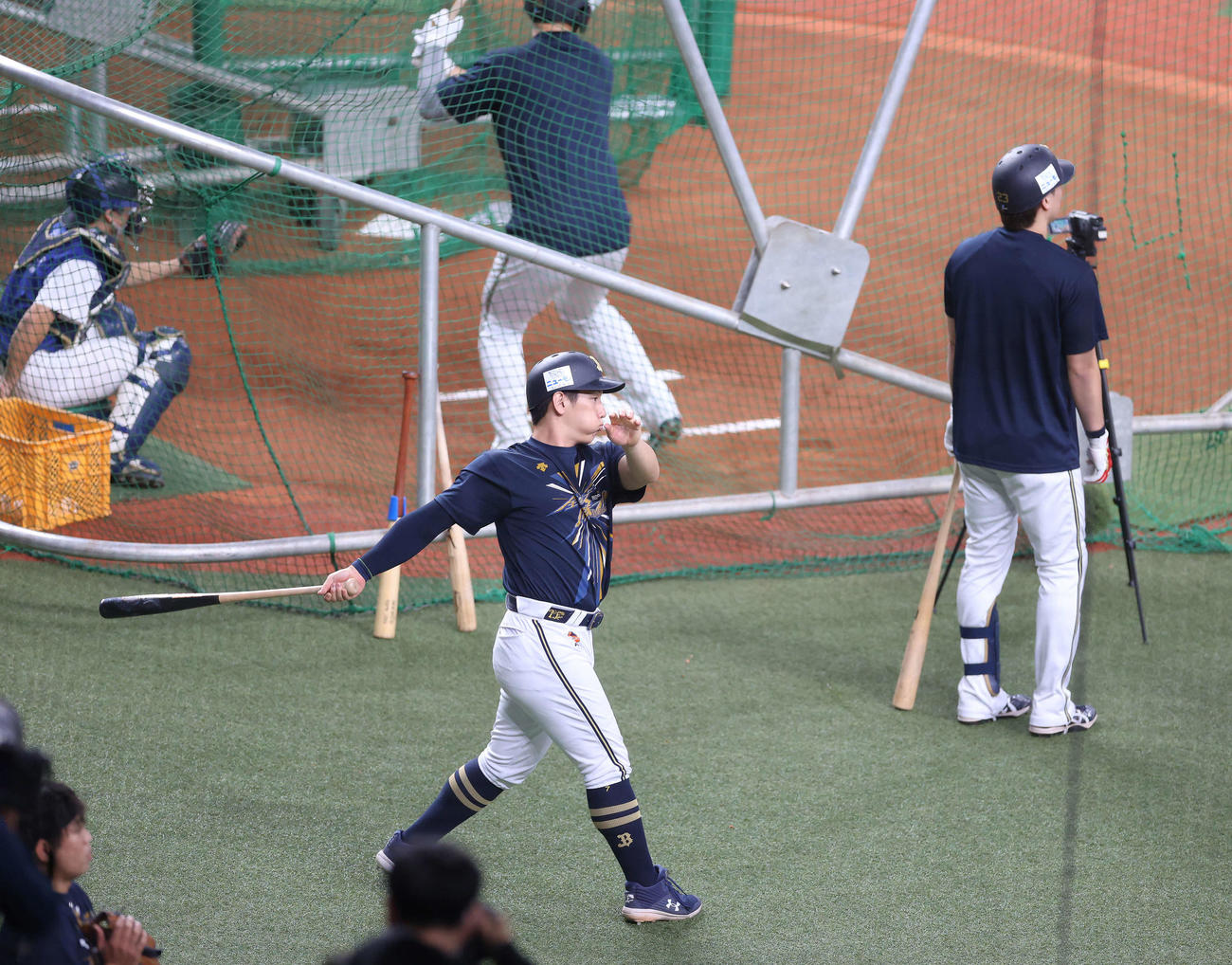 オリックス対ヤクルト　試合前、調整するオリックス吉田正（撮影・河田真司）