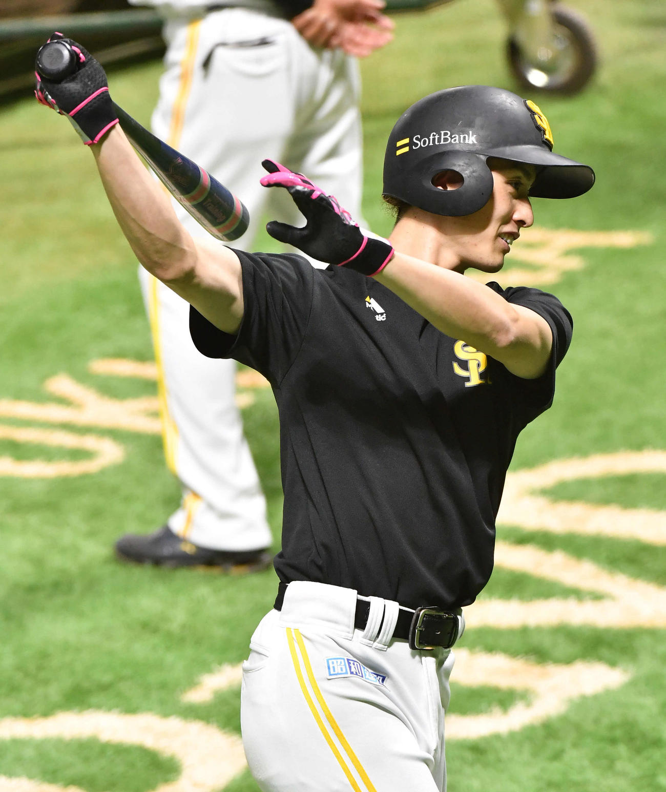 打撃練習を行う周東（撮影・岩下翔太）