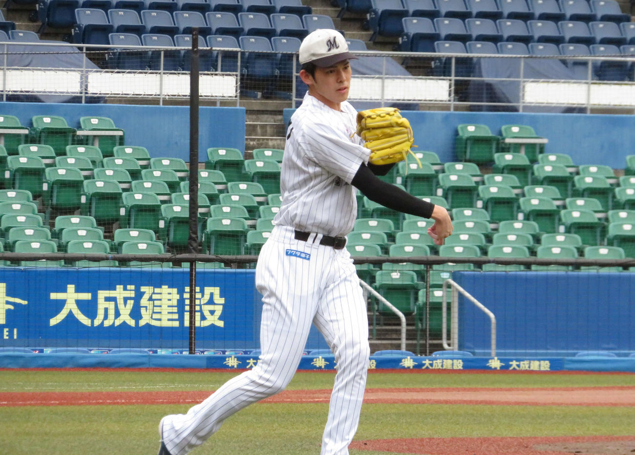 秋季練習に参加するロッテ佐々木朗（撮影・金子真仁）