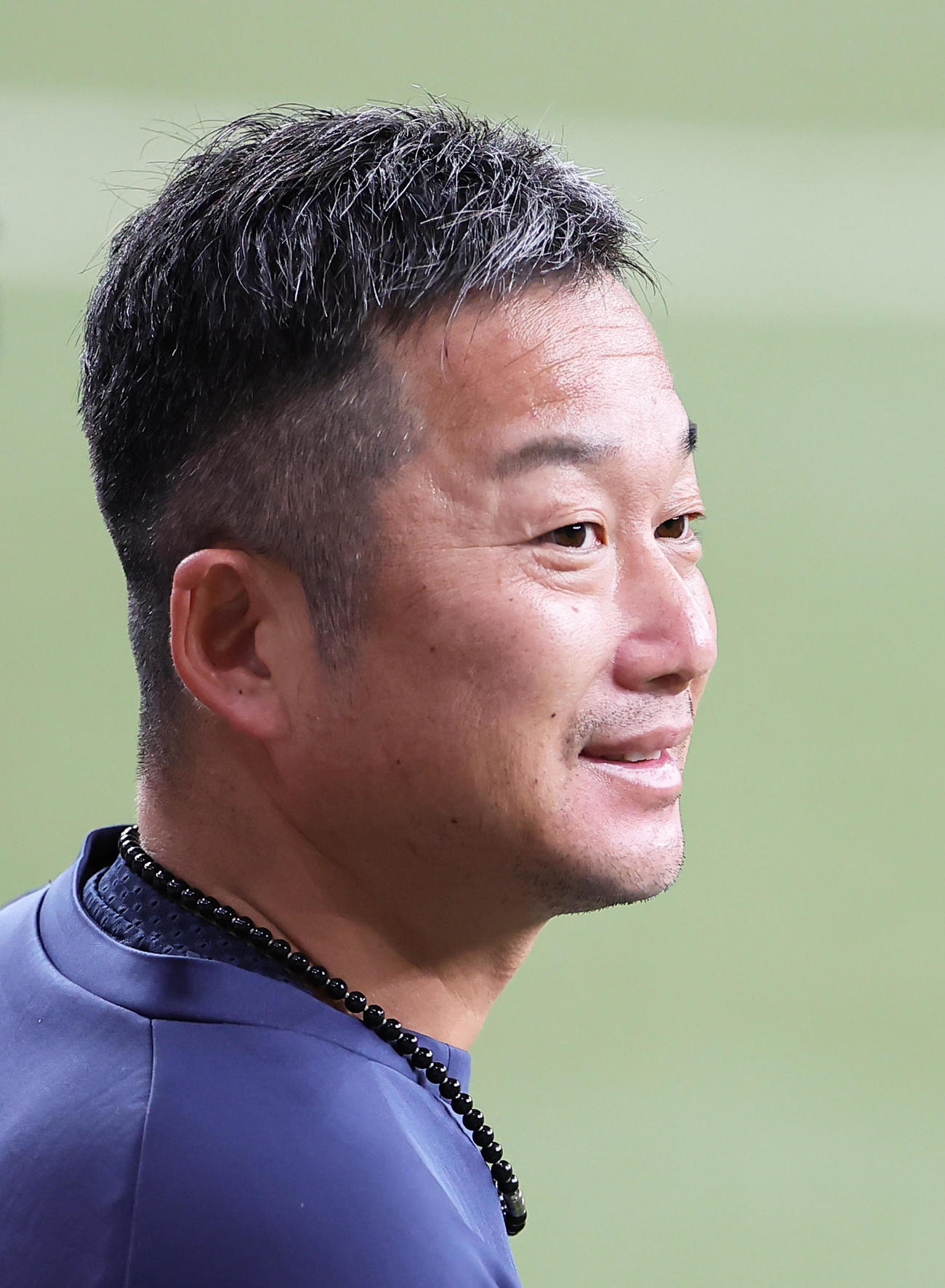 練習中、笑顔を見せるヤクルト石川（撮影・足立雅史）