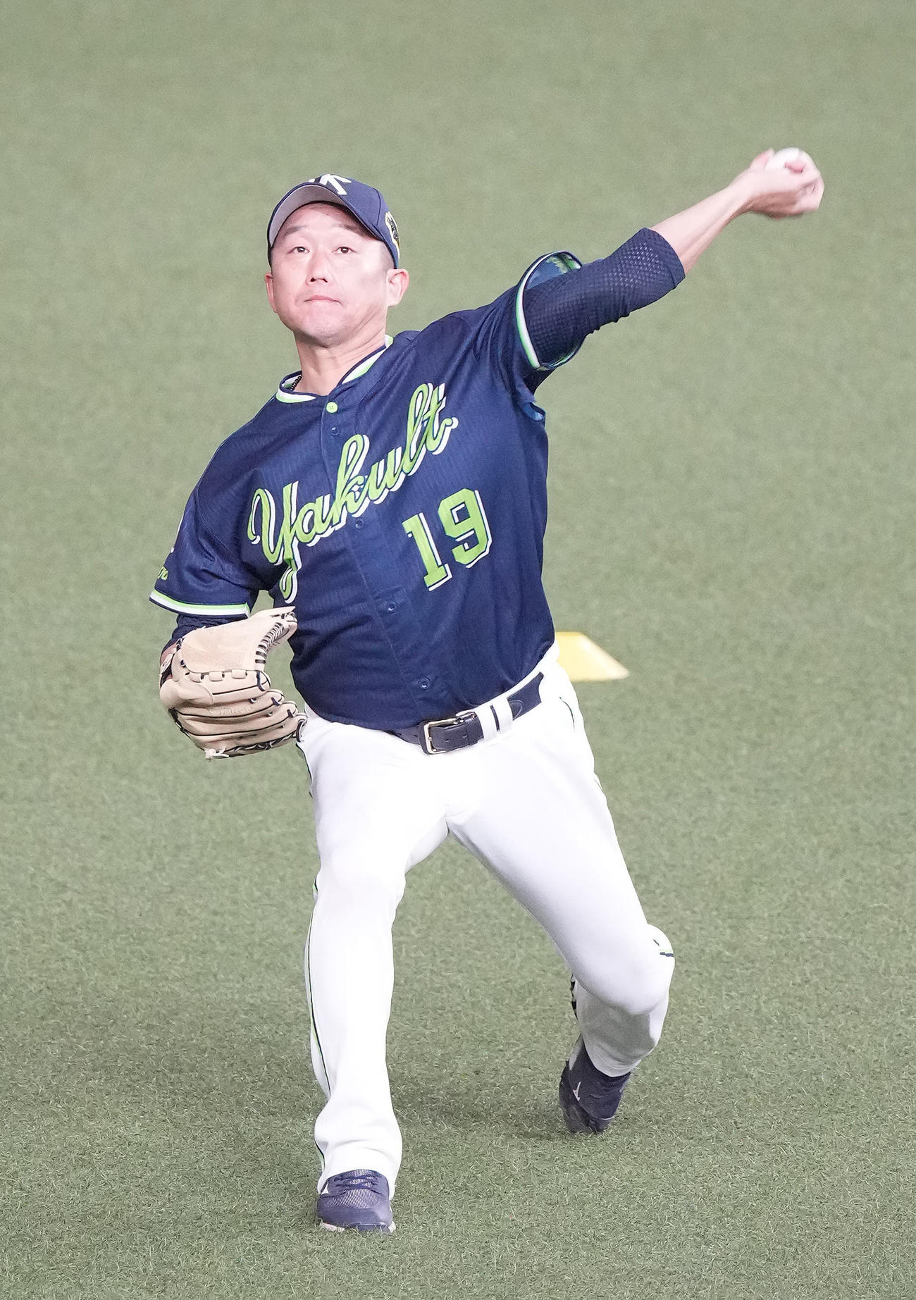 オリックス対ヤクルト　試合前練習でキャッチボールするヤクルト石川（撮影・鈴木みどり）