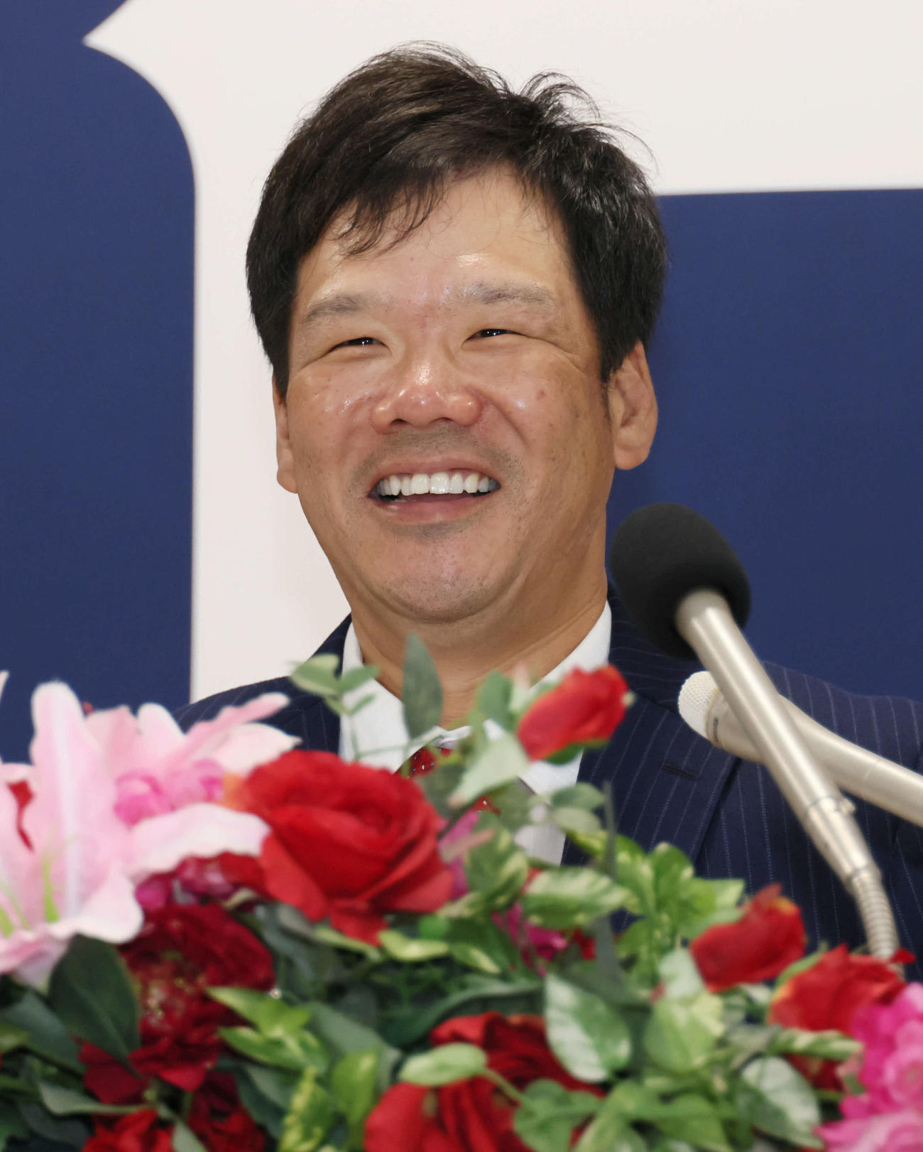 広島のヘッドコーチへの就任が決まり、会見する藤井彰人氏（撮影・加藤孝規）