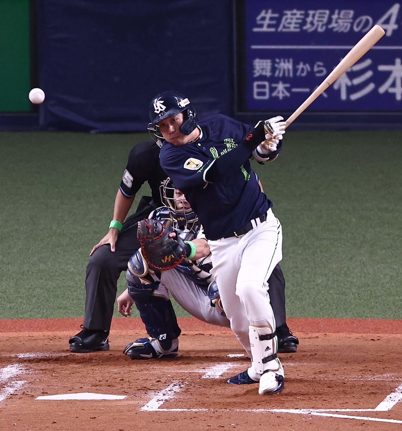 ヤクルト対オリックス　3回表ヤクルト2死、山田哲人は二塁内野安打を放つ（撮影・上田博志）