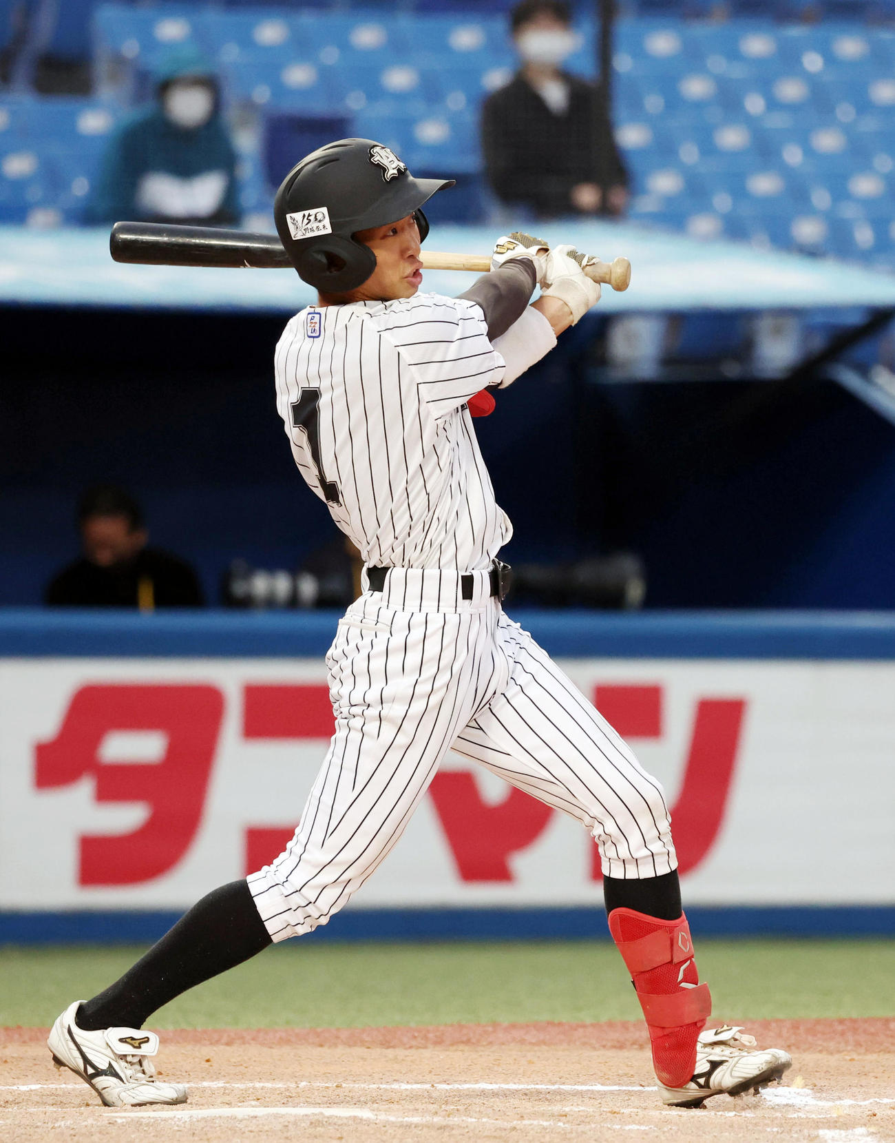国学院大対亜大　6回裏亜大2死、右飛に打ち取られる中日ドラフト6位の亜大・田中幹（撮影・狩俣裕三）