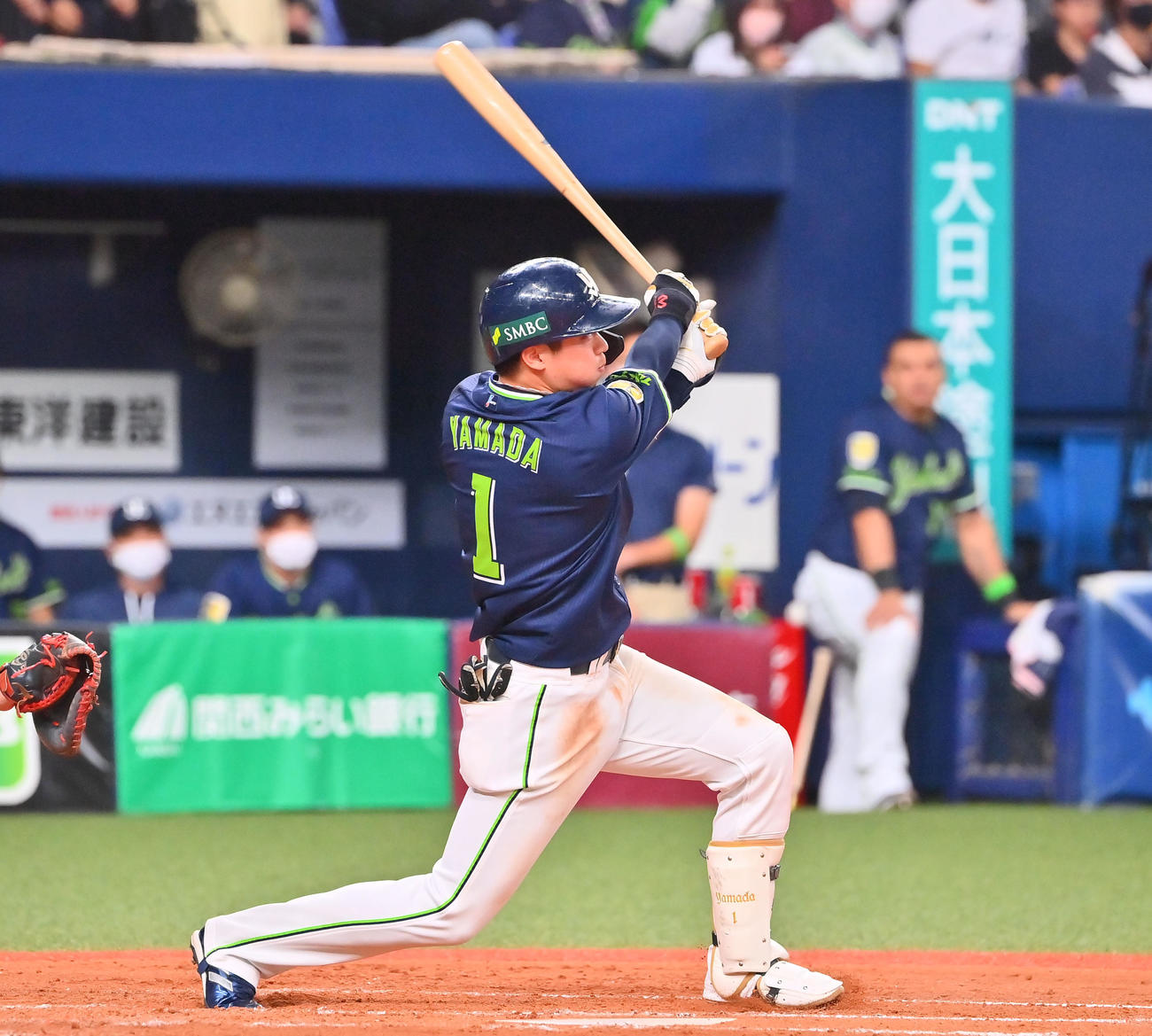 オリックス対ヤクルト　5回表ヤクルト2死一、二塁、左越え本塁打を放つ山田（撮影・和賀正仁）