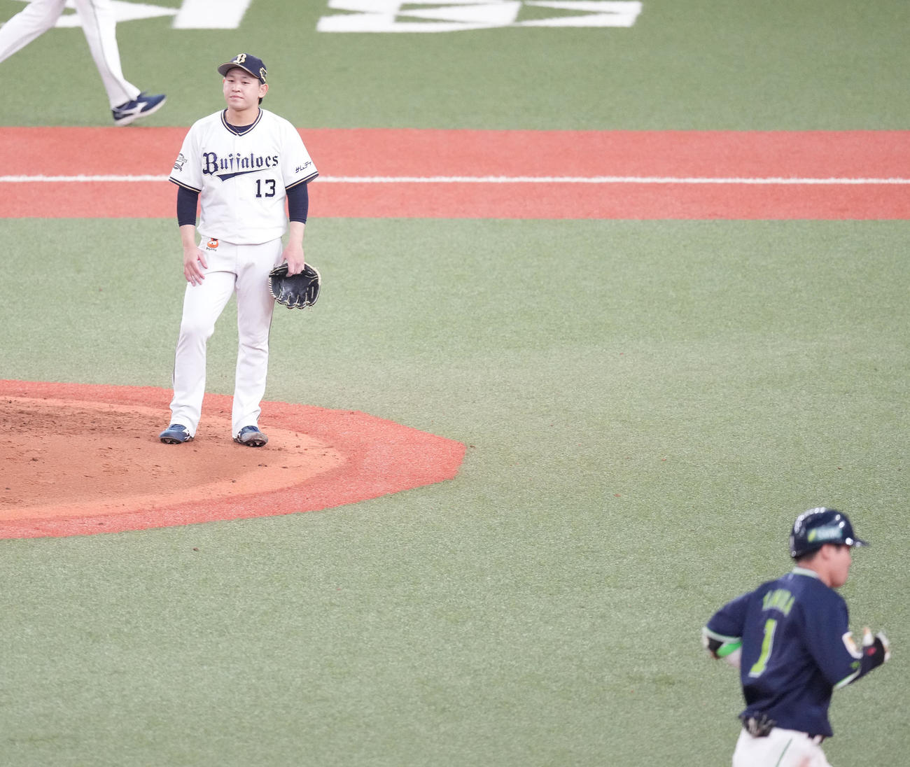 オリックス対ヤクルト　5回表ヤクルト2死一、二塁、山田に先制の左越え3点本塁打を浴びぼうぜんとする宮城（撮影・鈴木みどり）