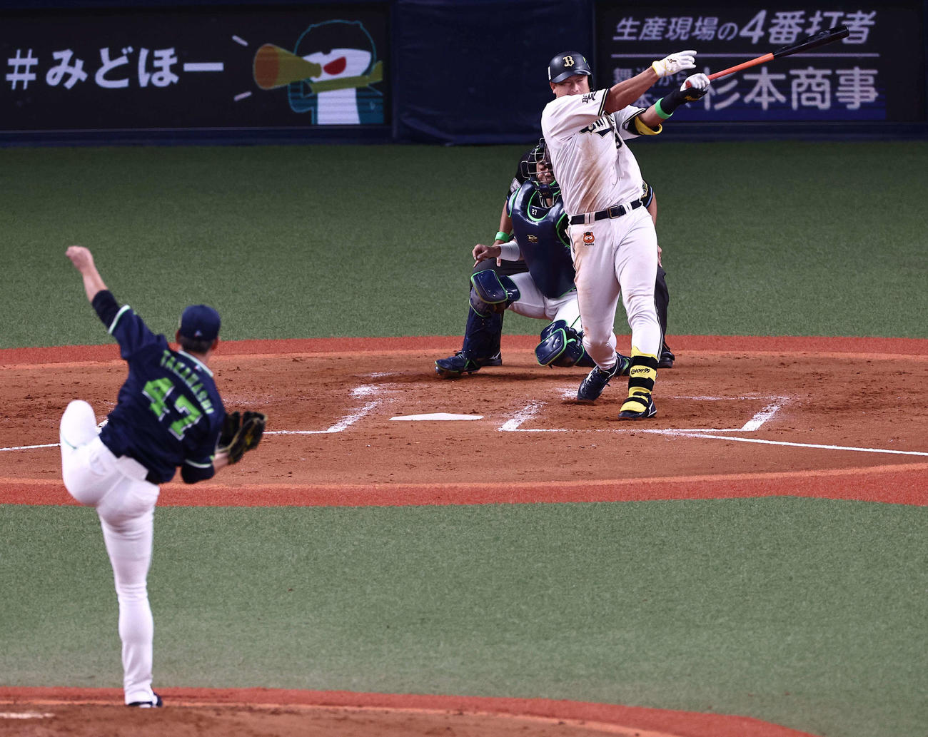 4回裏オリックス2死二、三塁、杉本は三振に倒れる。投手高橋（撮影・上田博志）