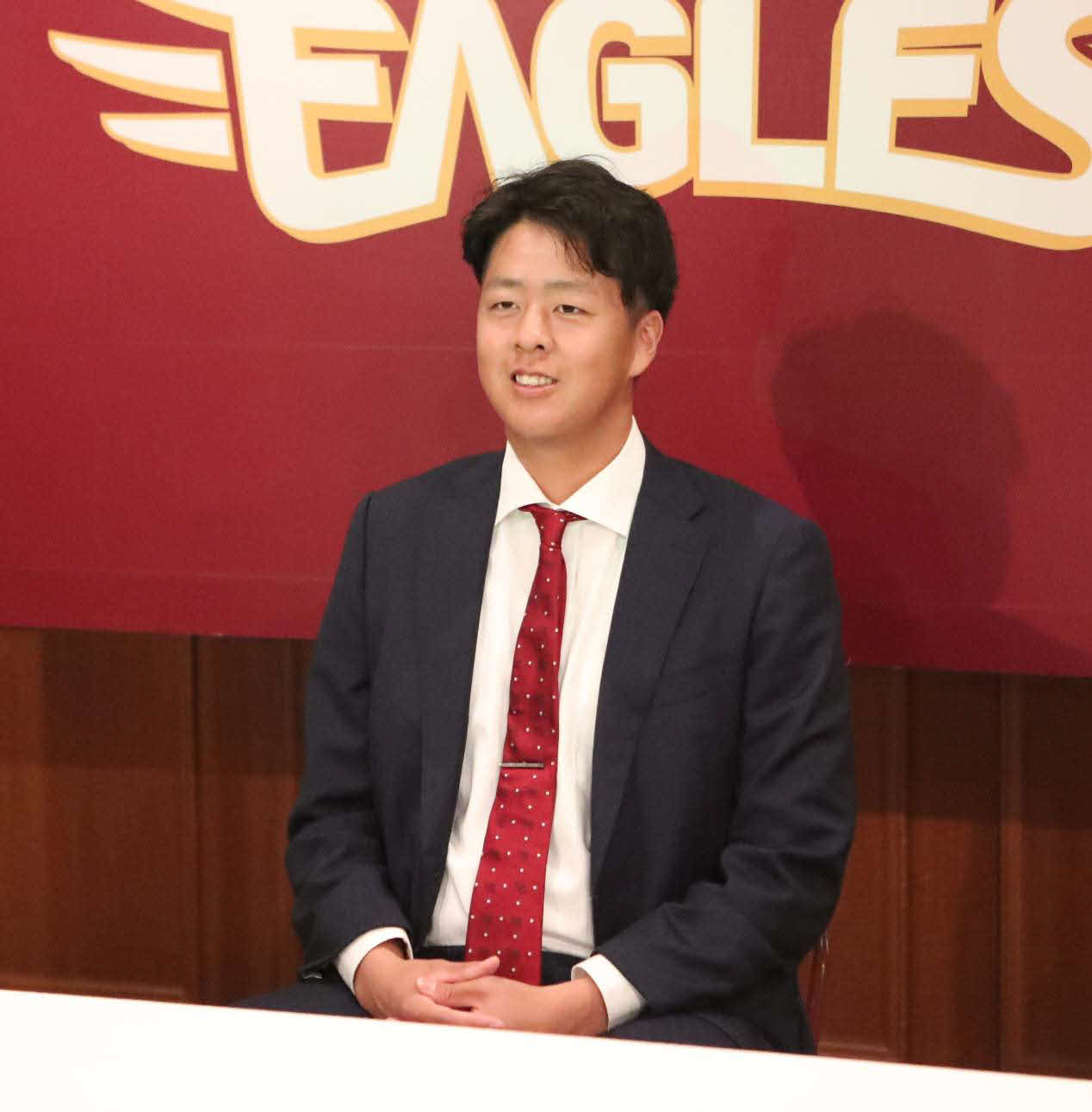 契約更改を終える楽天松井友（代表撮影）