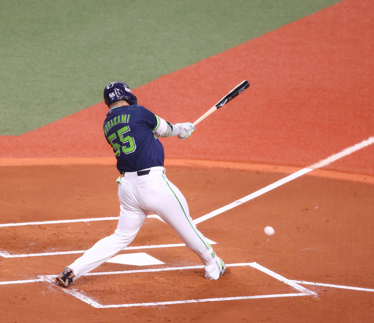 オリックス対ヤクルト　1回表ヤクルト1死一、二塁、二ゴロに倒れる村上（撮影・河田真司）