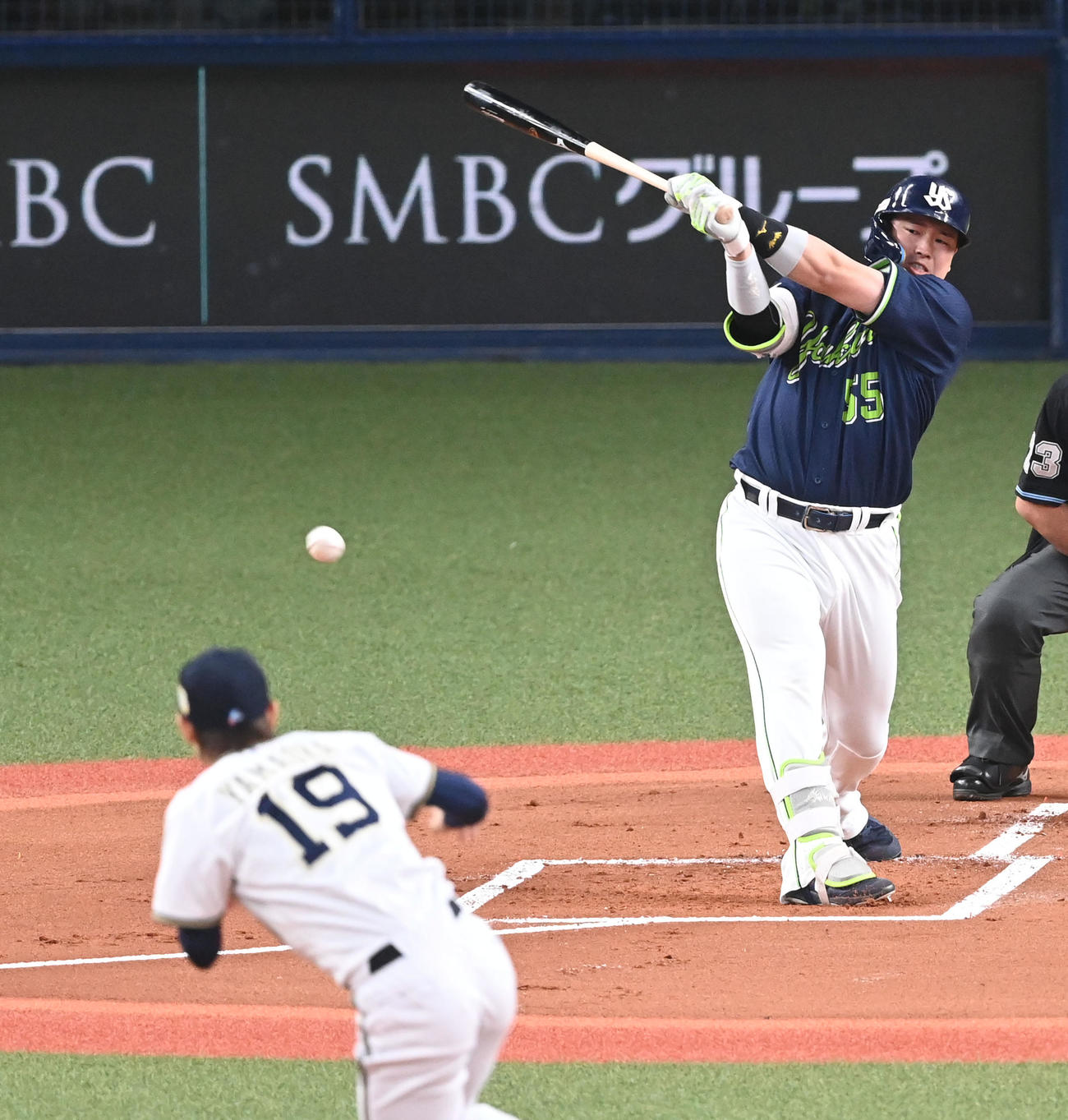 オリックス対ヤクルト　1回表ヤクルト1死一、二塁、村上は二塁ゴロに倒れる。投手山岡（撮影・前岡正明）