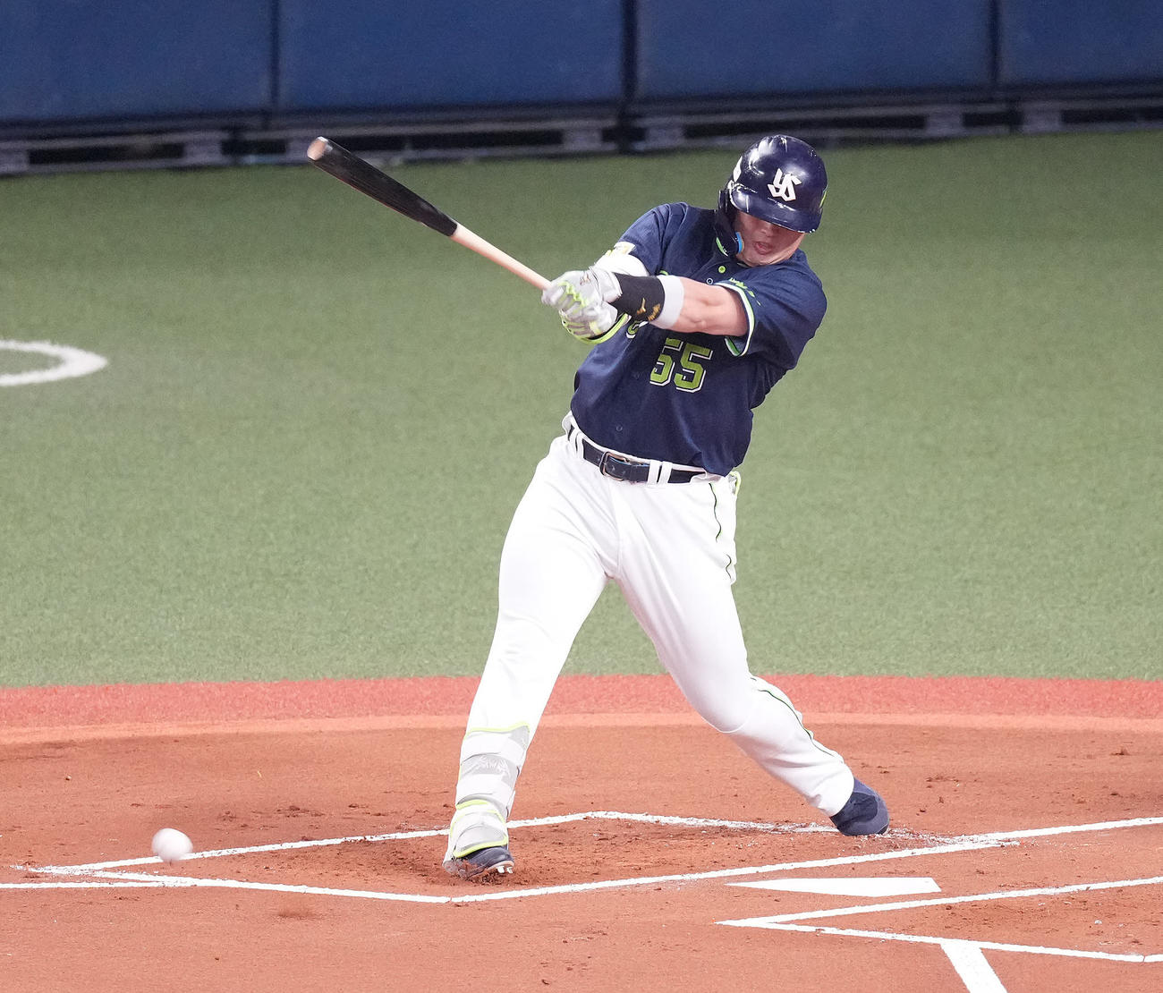 オリックス対ヤクルト　1回表ヤクルト1死一、二塁、二ゴロに倒れる村上（撮影・鈴木みどり）