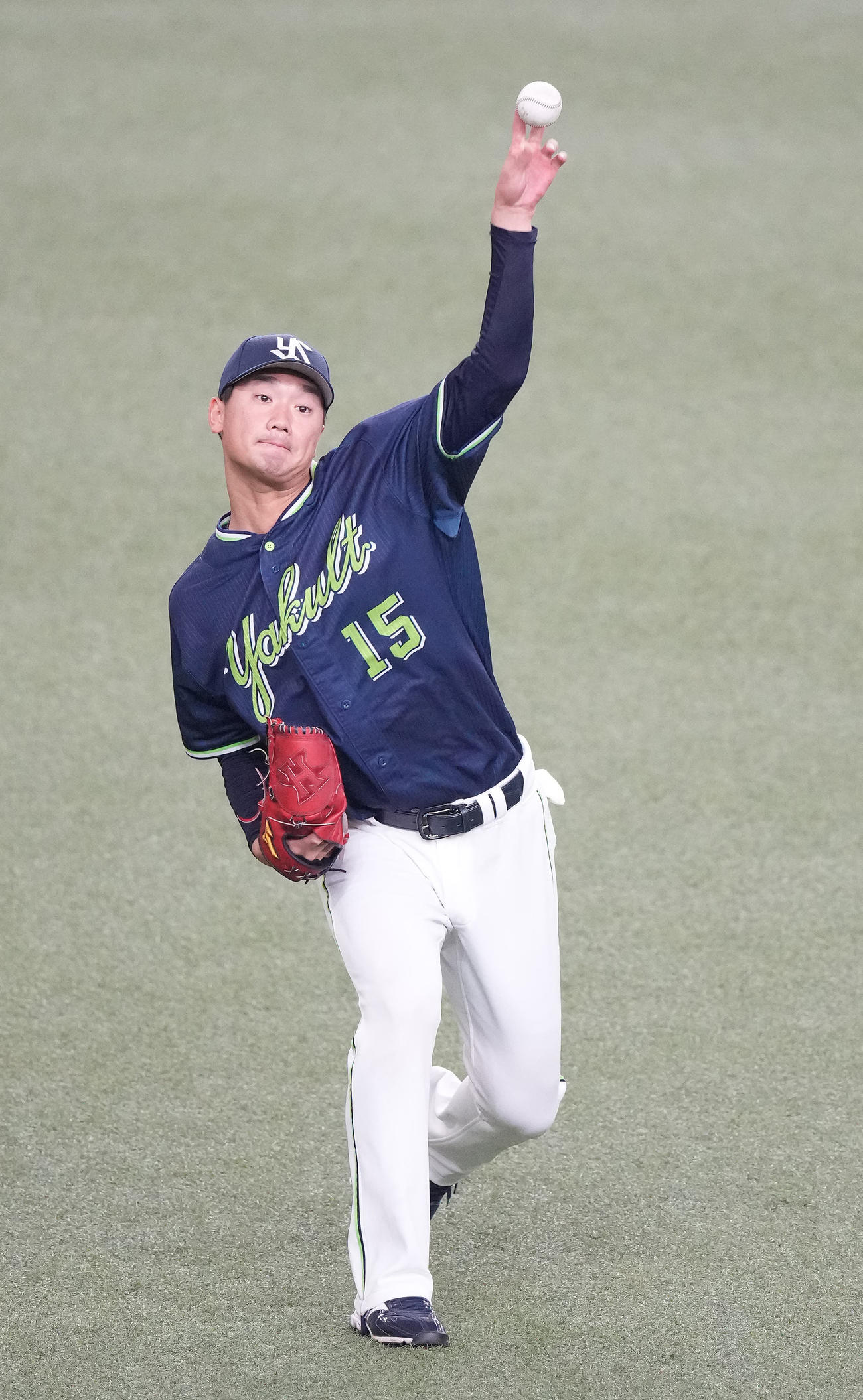オリックス対ヤクルト　試合前練習でキャッチボールするヤクルト山下（撮影・鈴木みどり）