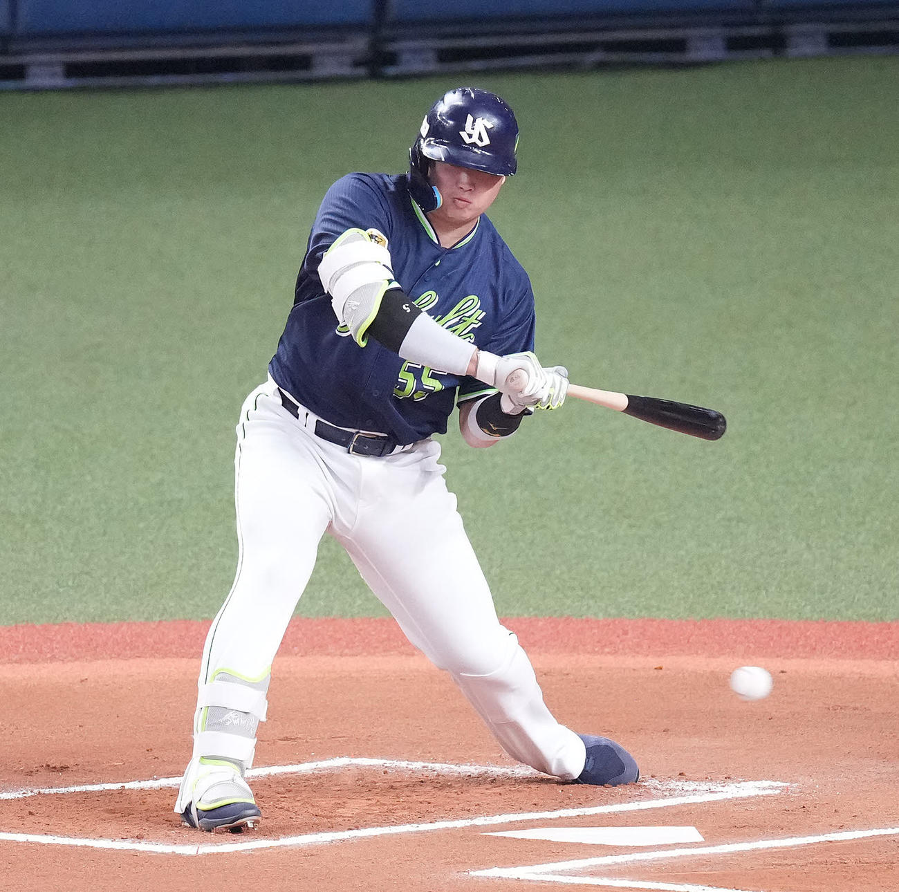 オリックス対ヤクルト　6回表ヤクルト無死、四球を選ぶ村上（撮影・鈴木みどり）