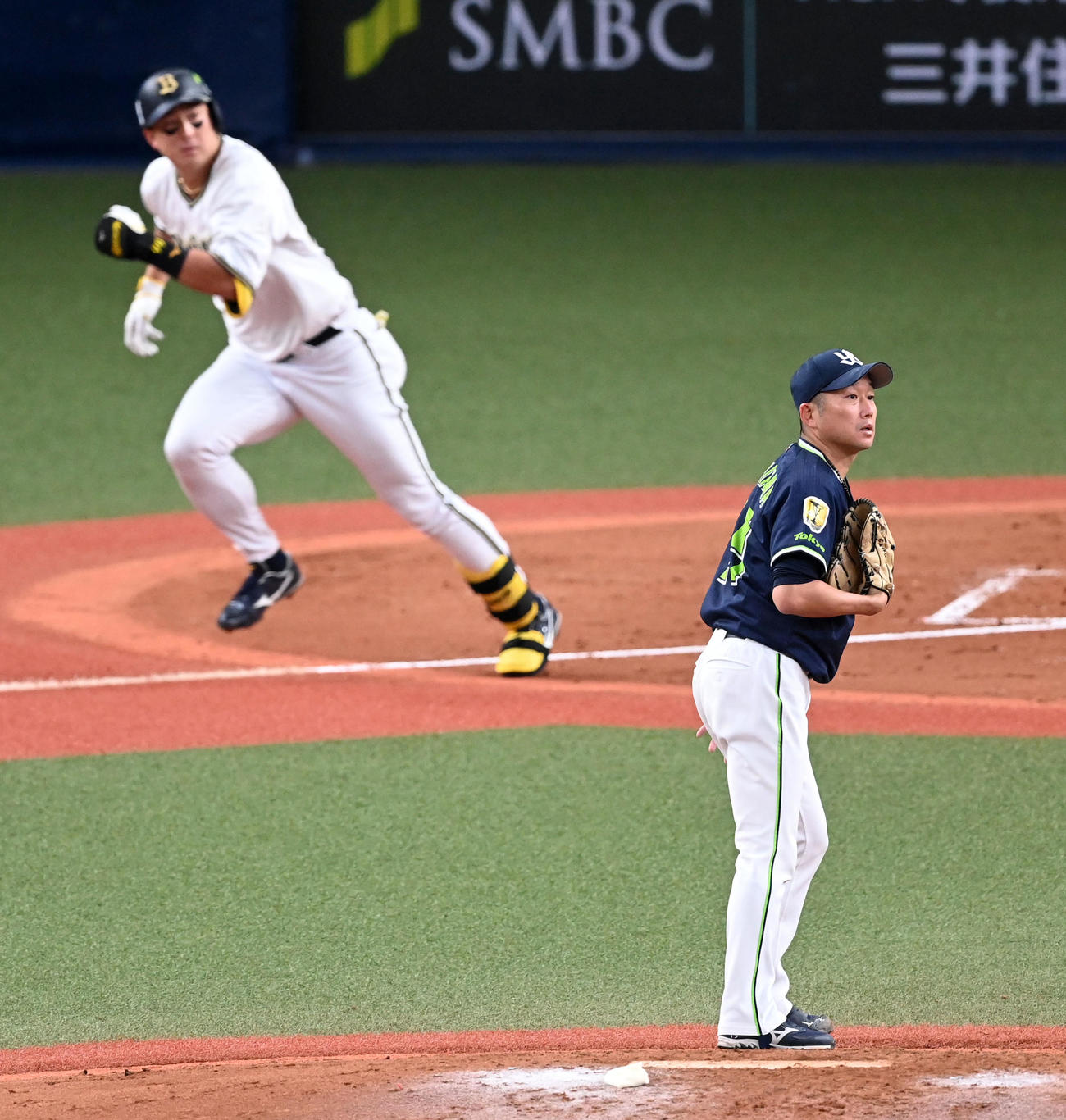 オリックス対ヤクルト　3回裏オリックス2死二塁、杉本に先制の左前適時打を打たれた石川（撮影・前岡正明）