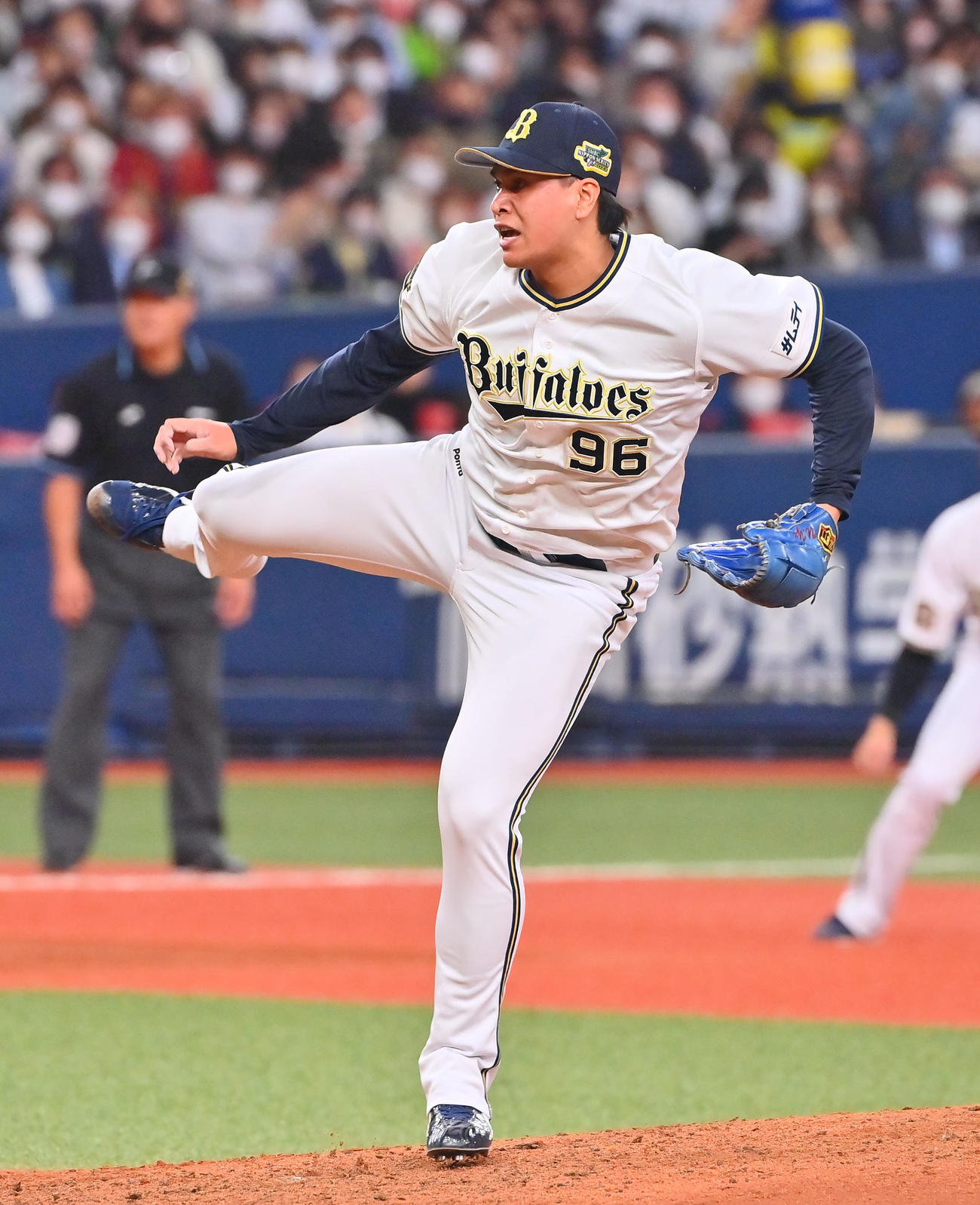オリックス対ヤクルト　6回表ヤクルト2死二、三塁、中村を空振り三振に仕留める宇田川（（撮影・和賀正仁）
