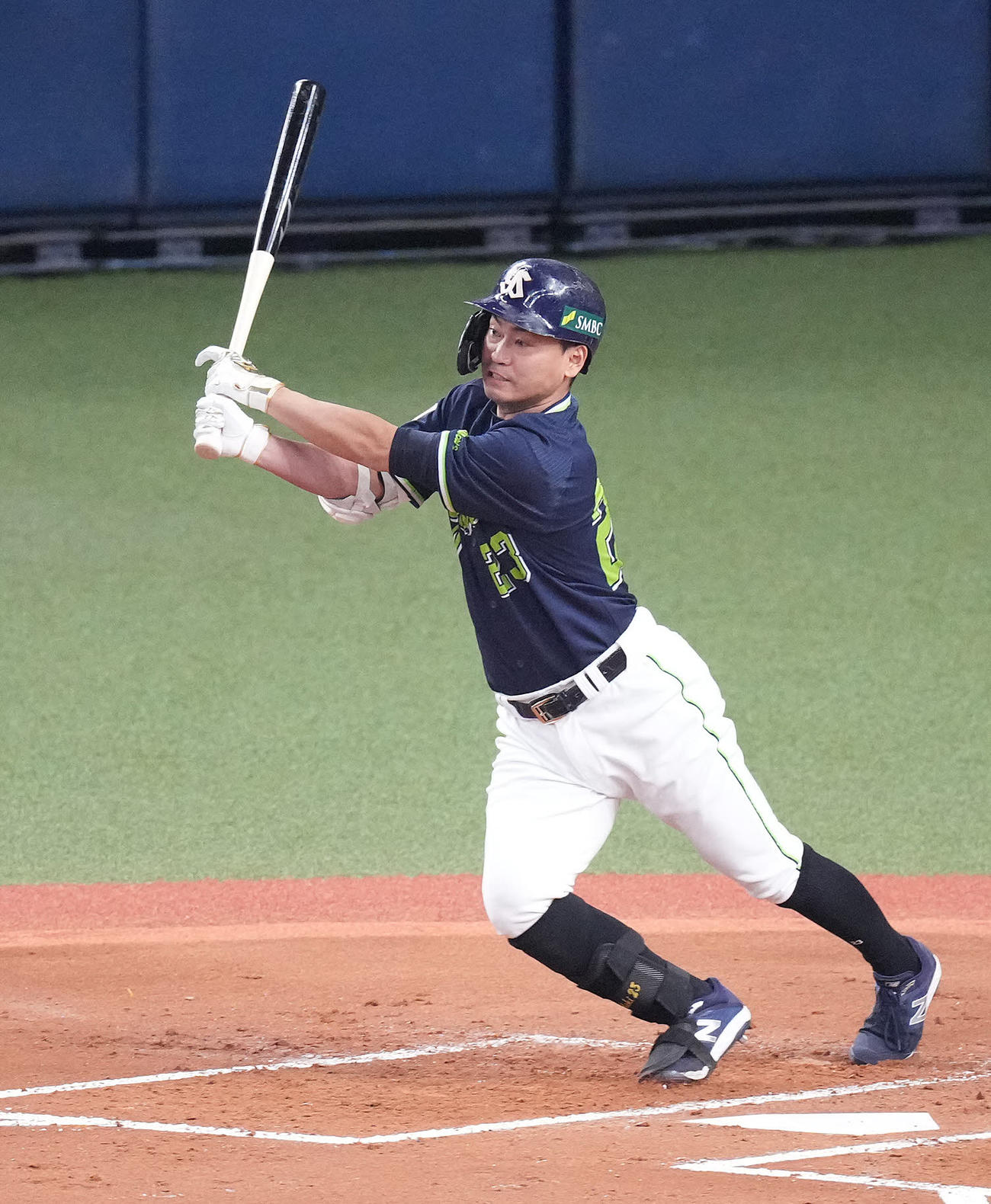 オリックス対ヤクルト　2回表ヤクルト無死、右前打を放つ青木（撮影・鈴木みどり）