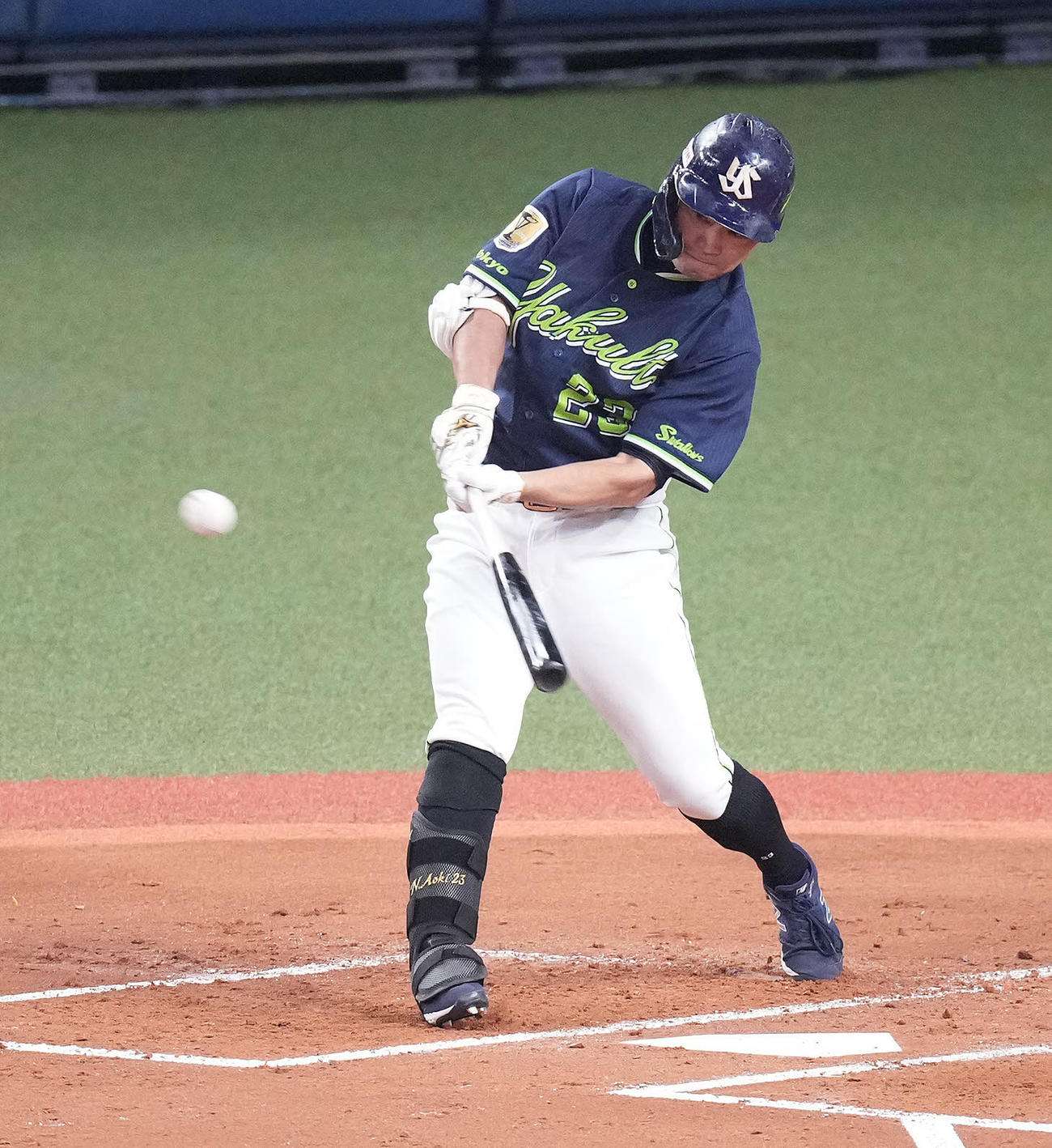 オリックス対ヤクルト　2回表ヤクルト無死、右前打を放つ青木（撮影・鈴木みどり）