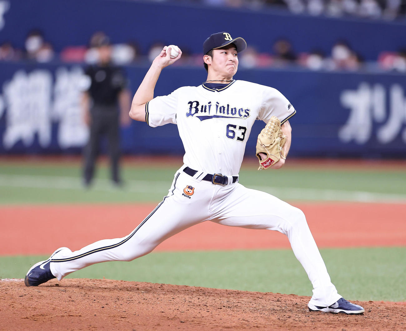 オリックス対ヤクルト　7回から登板したオリックス山崎颯（撮影・足立雅史）