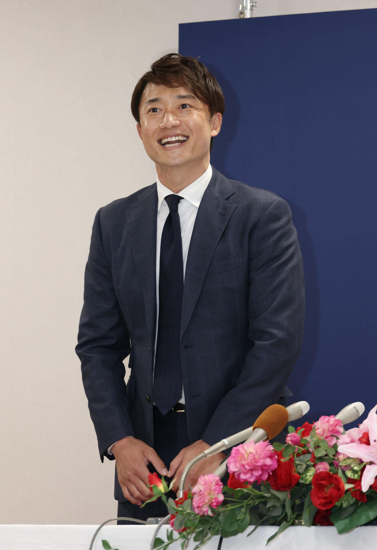 広島の2軍打撃コーチへの就任会見を終えた新井良太氏（撮影・加藤孝規）