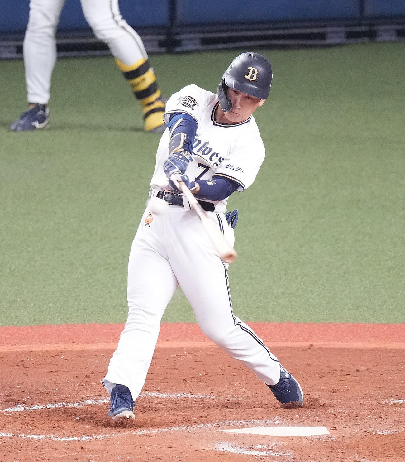 オリックス対ヤクルト　5回裏オリックス1死、中越えソロ本塁打を放つ吉田正（撮影・鈴木みどり）
