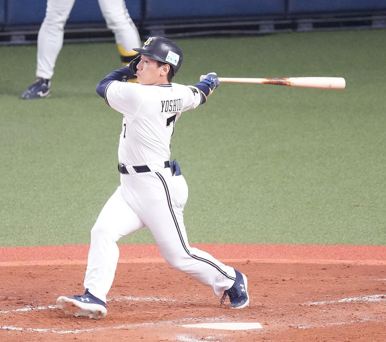 オリックス対ヤクルト　5回裏オリックス1死、中越えソロ本塁打を放つ吉田正（撮影・鈴木みどり）