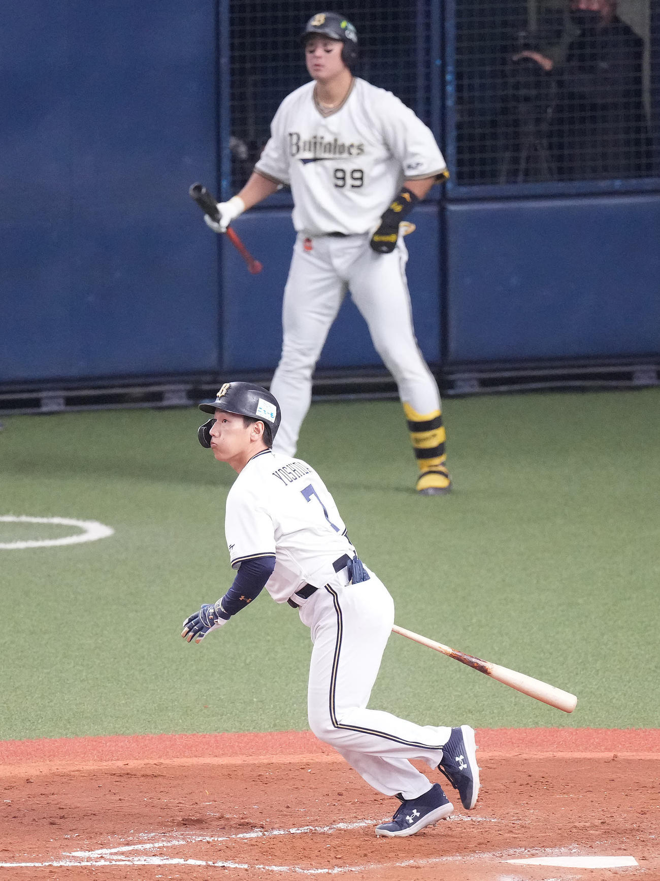 オリックス対ヤクルト　5回裏オリックス1死、中越えソロ本塁打を放つ吉田正（撮影・鈴木みどり）