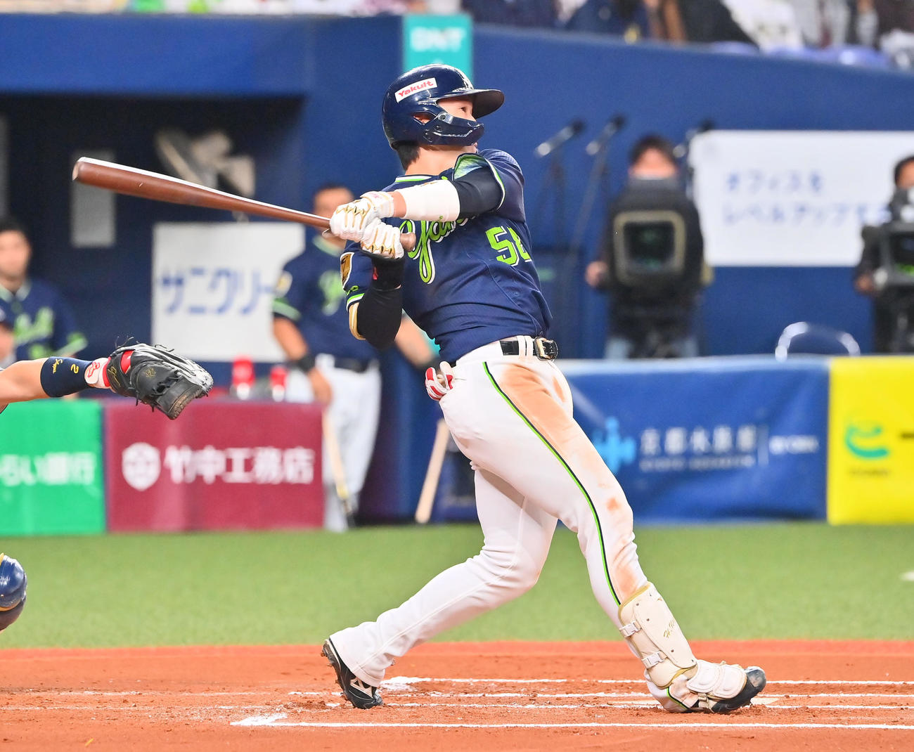 オリックス対ヤクルト　6回表ヤクルト2死二塁、右前適時打を放つ長岡（撮影・和賀正仁）