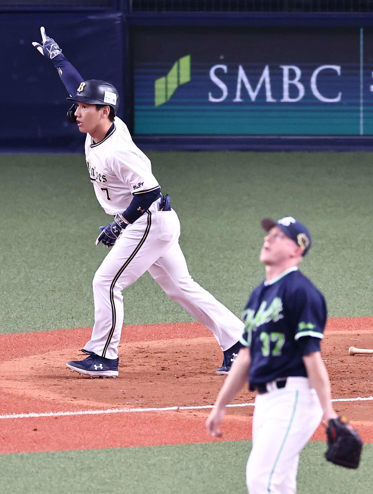9回裏オリックス2死一塁、右越えにサヨナラ2点本塁打を放つ吉田正（撮影・上田博志）