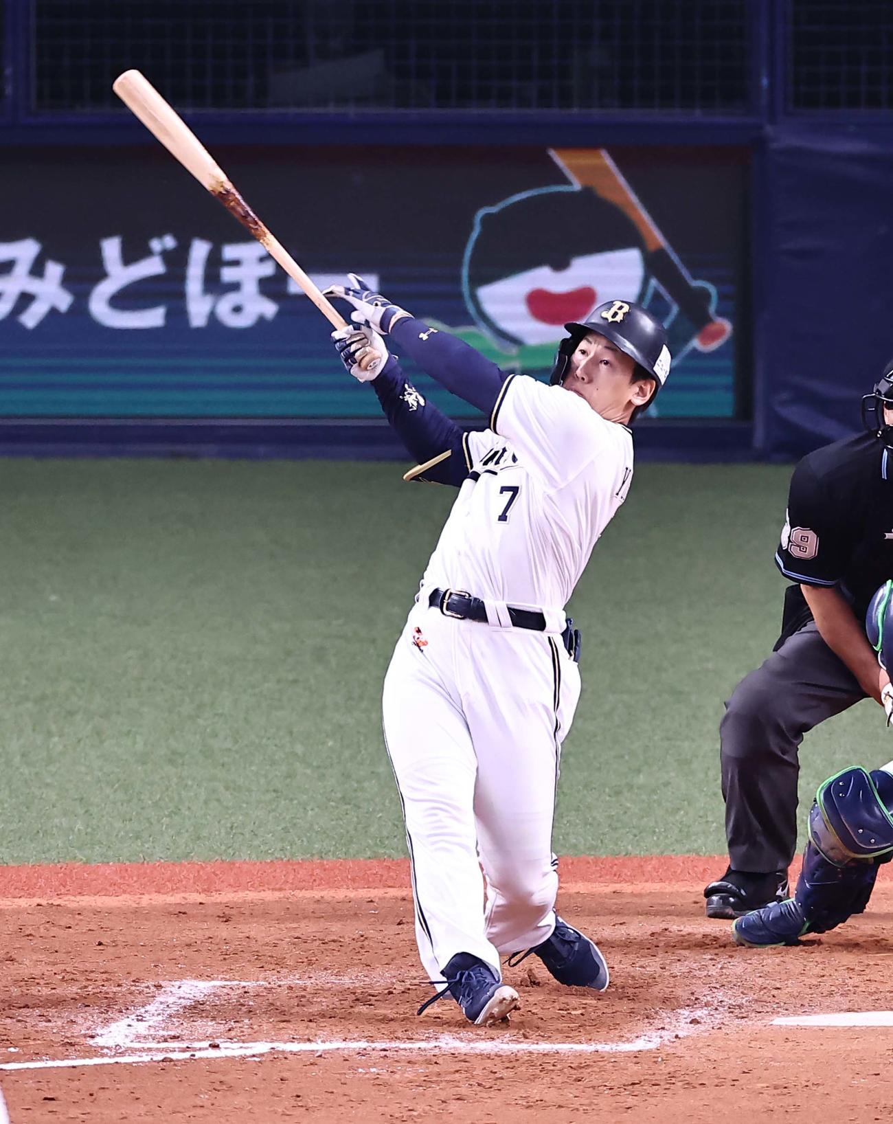 9回裏オリックス2死一塁、右越えにサヨナラ2点本塁打を放つ吉田正（撮影・上田博志）