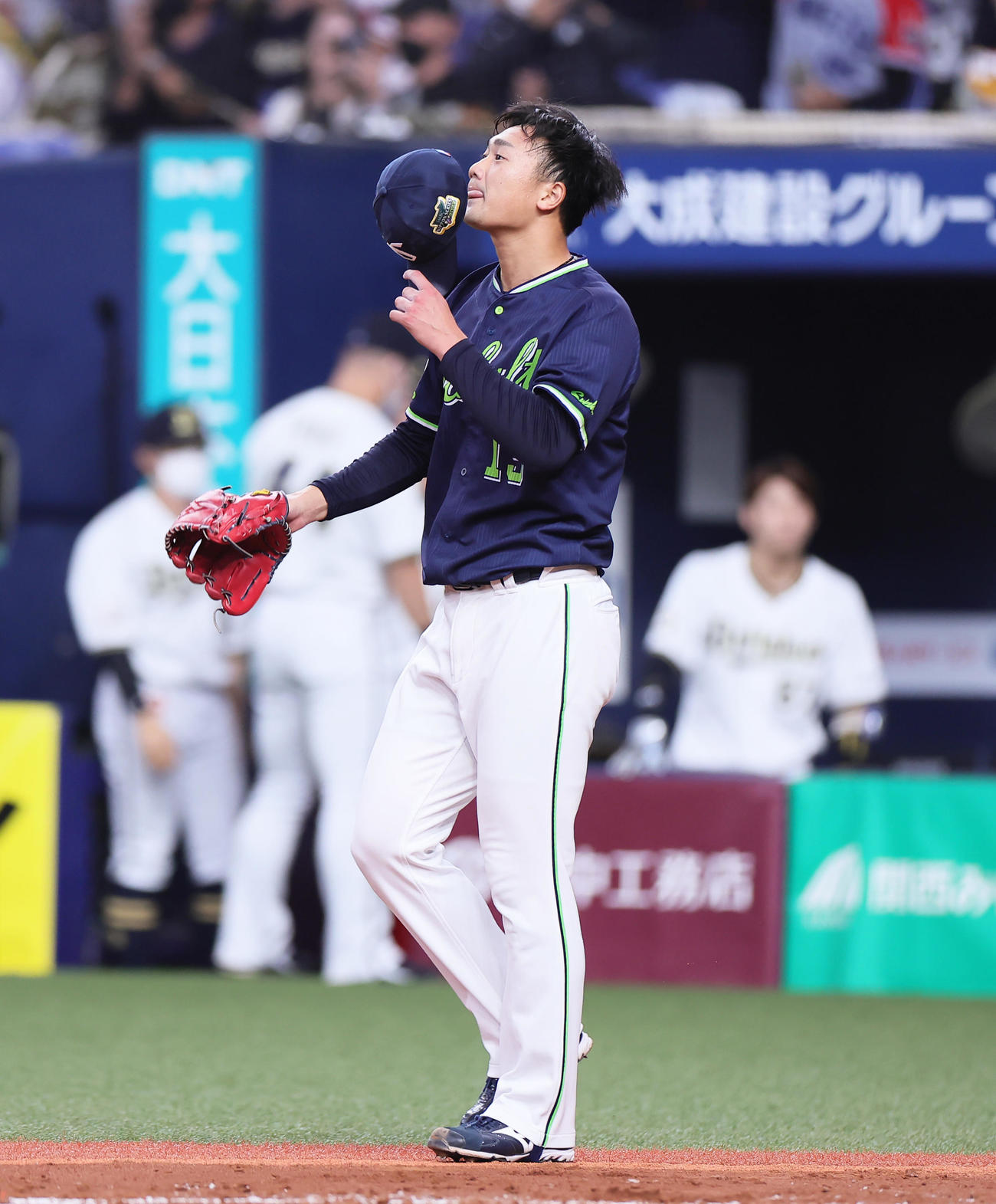 オリックス対ヤクルト　4回裏オリックス2死一、二塁、若月の適時二塁打で同点に追いつかれ渋い顔を見せる山下（撮影・足立雅史）