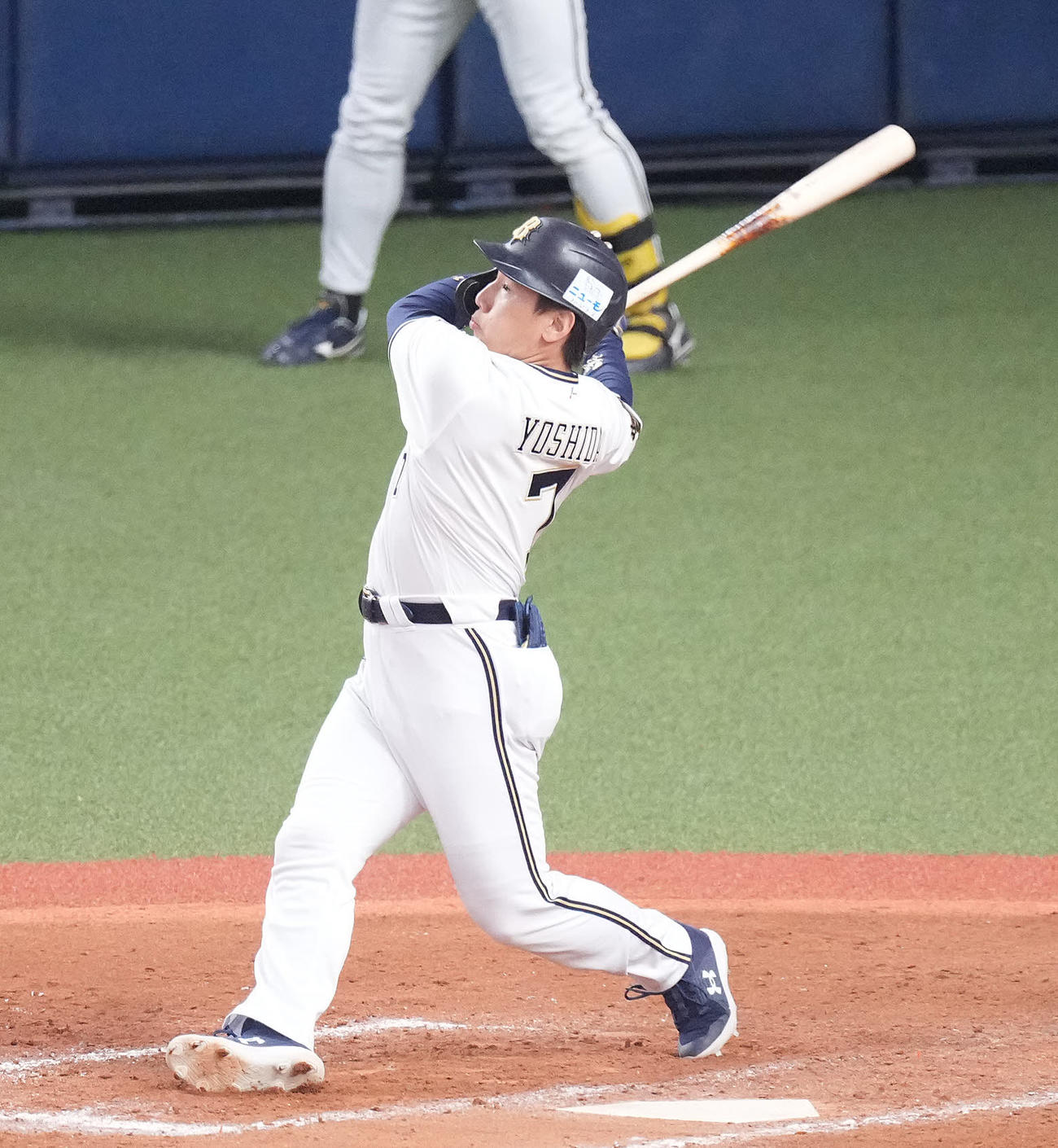 オリックス対ヤクルト　9回裏オリックス2死一塁、サヨナラ2点本塁打を放つ吉田正（撮影・鈴木みどり）