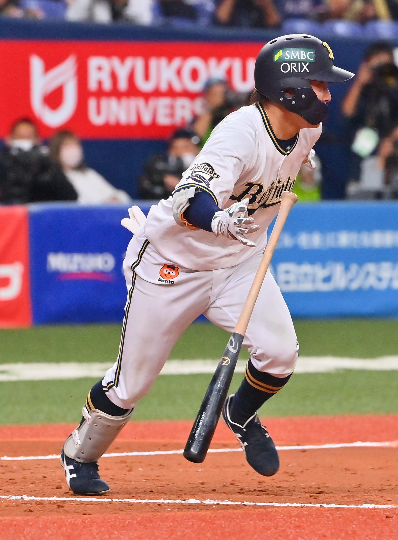 オリックス対ヤクルト　9回裏オリックス1死二塁、投手強襲安打を放つ西野（撮影・和賀正仁）