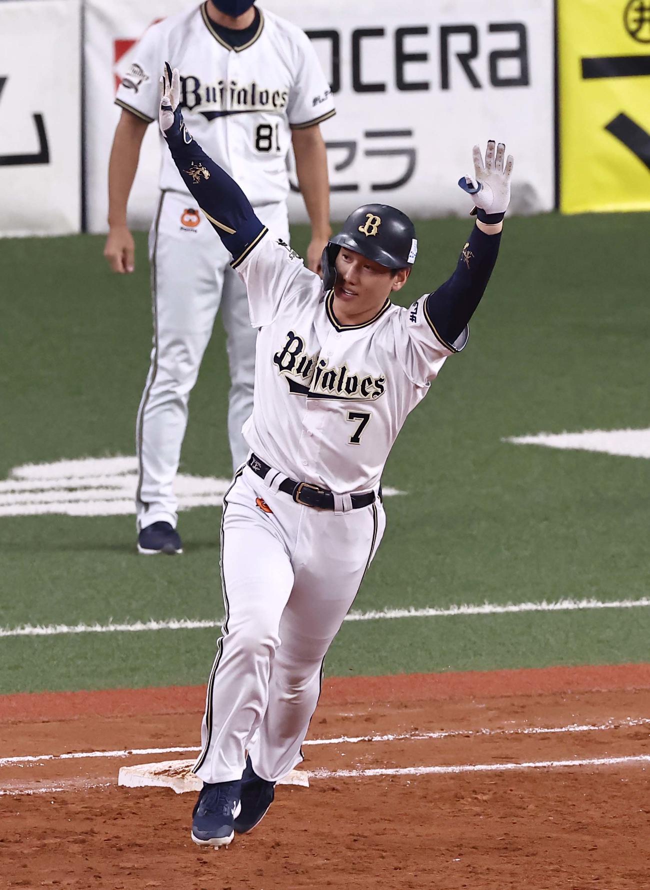9回裏オリックス2死一塁、右越えにサヨナラ2点本塁打を放つ吉田正（撮影・上田博志）