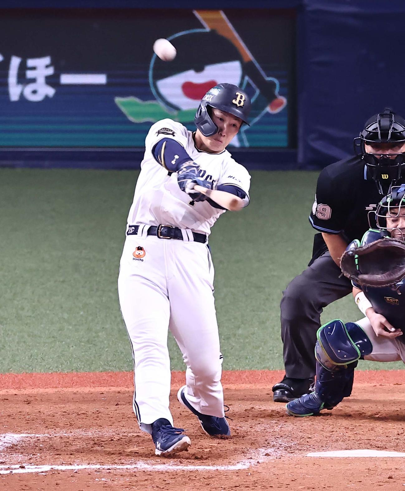 9回裏オリックス2死一塁、右越えにサヨナラ2点本塁打を放つ吉田正（撮影・上田博志）