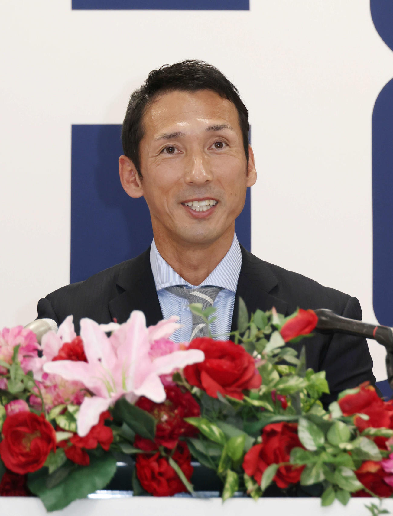 広島の2軍打撃兼走塁コーチへの就任を決め、会見する福地寿樹氏（撮影・加藤孝規）