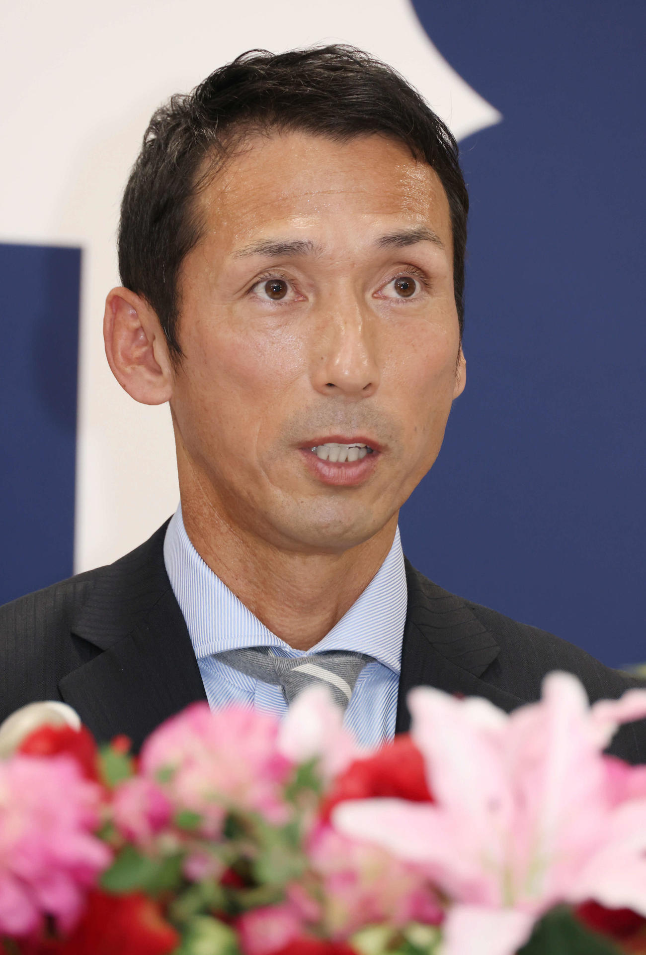 広島の2軍打撃兼走塁コーチへの就任を決め、会見する福地寿樹氏（撮影・加藤孝規）