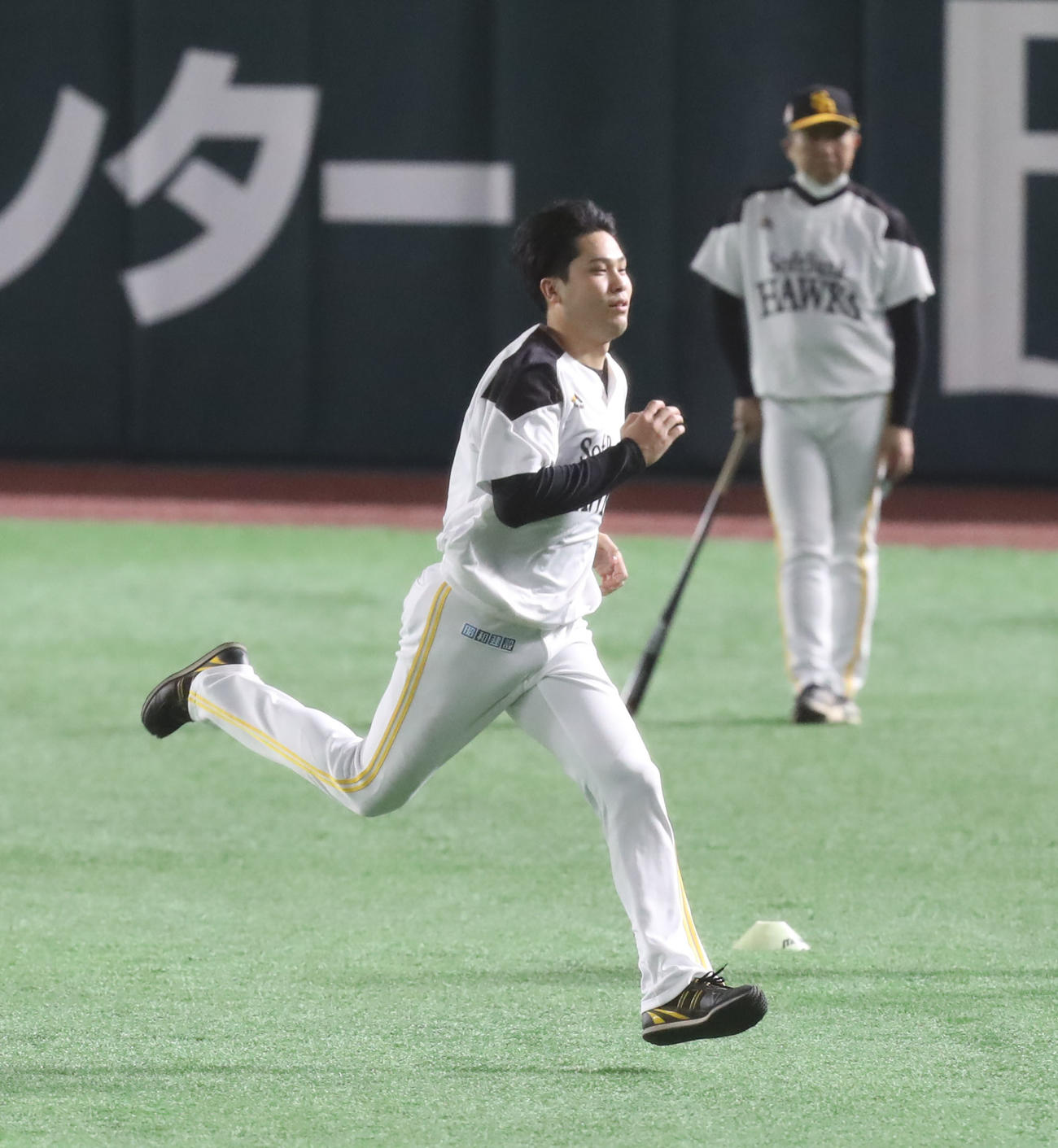 全体練習でダッシュをする藤井（撮影・屋方直哉）