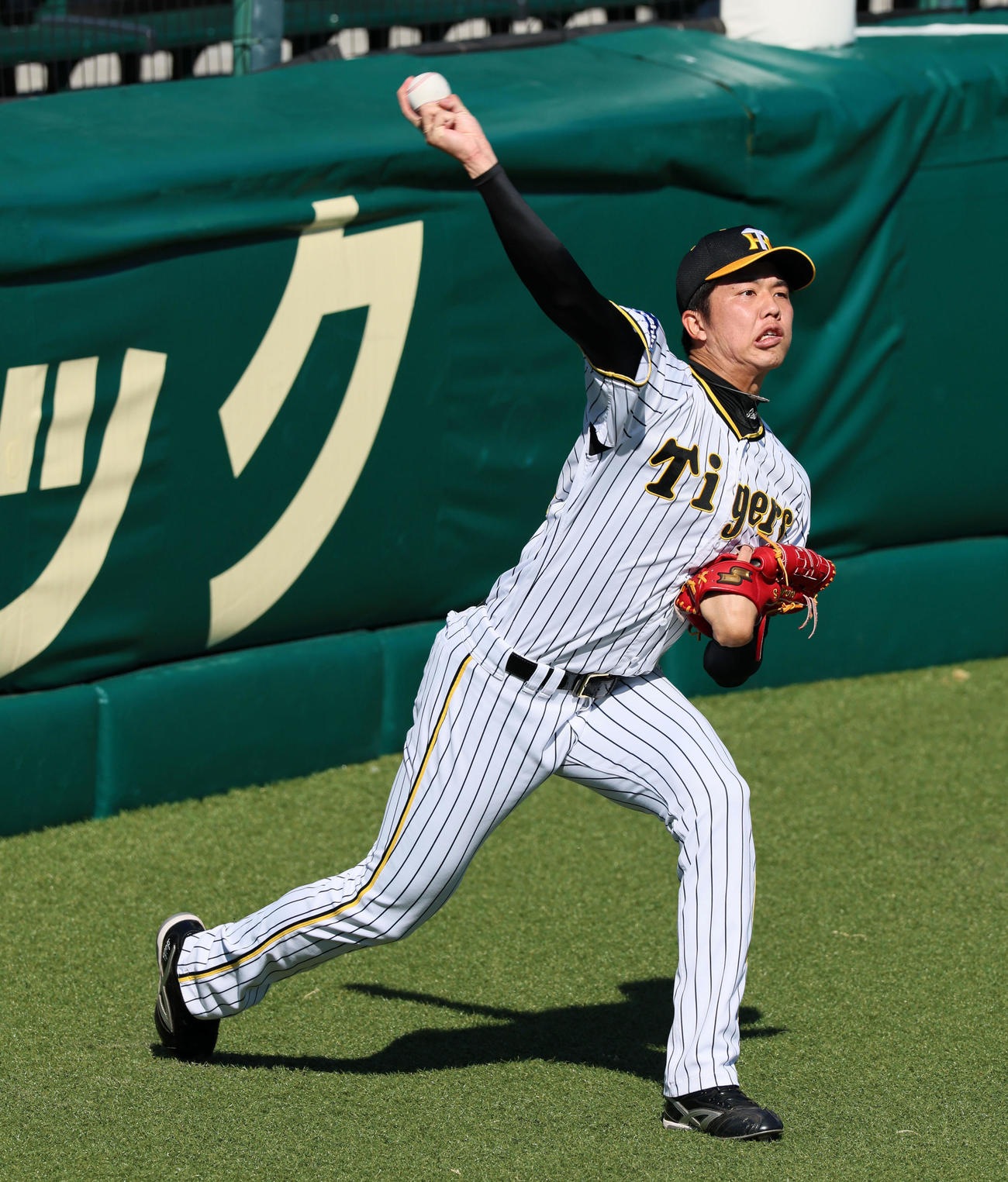 キャッチボールする才木（撮影・加藤哉）