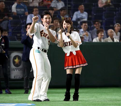 西武戦の試合前、渡辺美奈代のスペシャルライブに参加する杉谷（17年7月4日撮影）