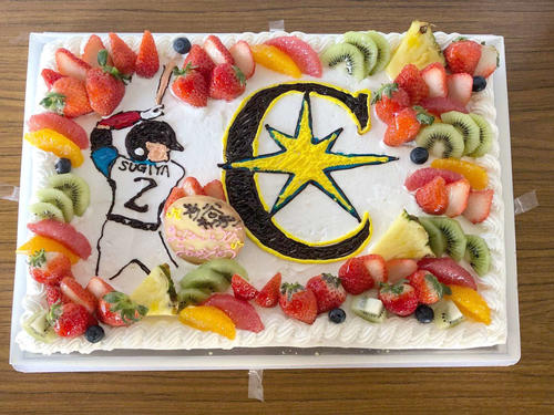 日本ハム杉谷の誕生日ケーキ（21年2月4日、代表撮影）