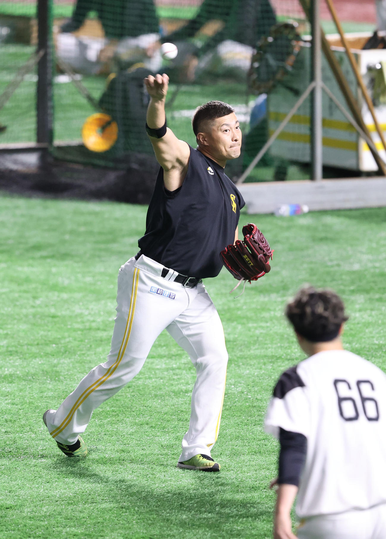 キャッチボールで調整する森唯斗（撮影・梅根麻紀）