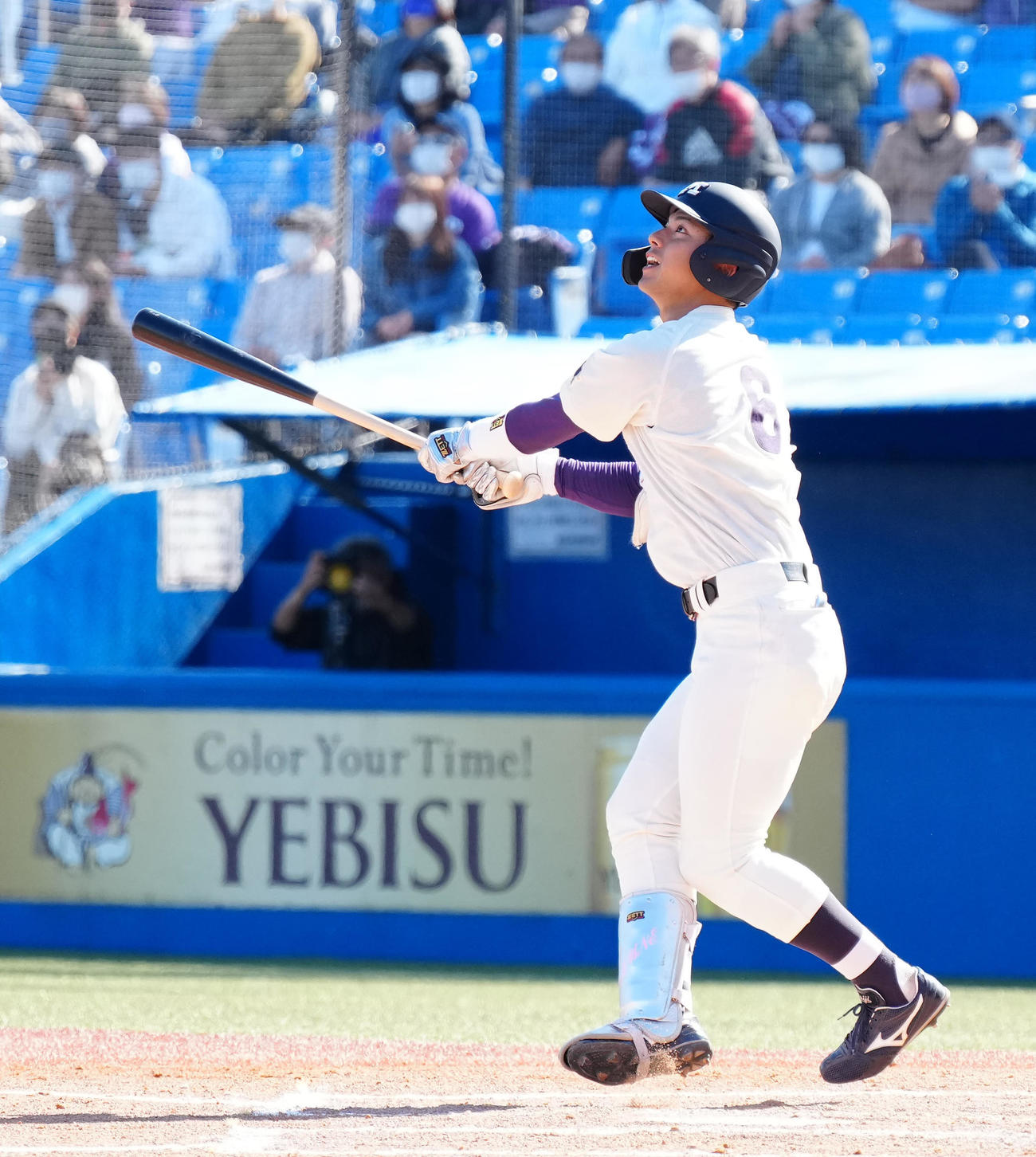 立大対明大　1回裏明大1死三塁、先制適時二塁打を放つ宗山（撮影・江口和貴）